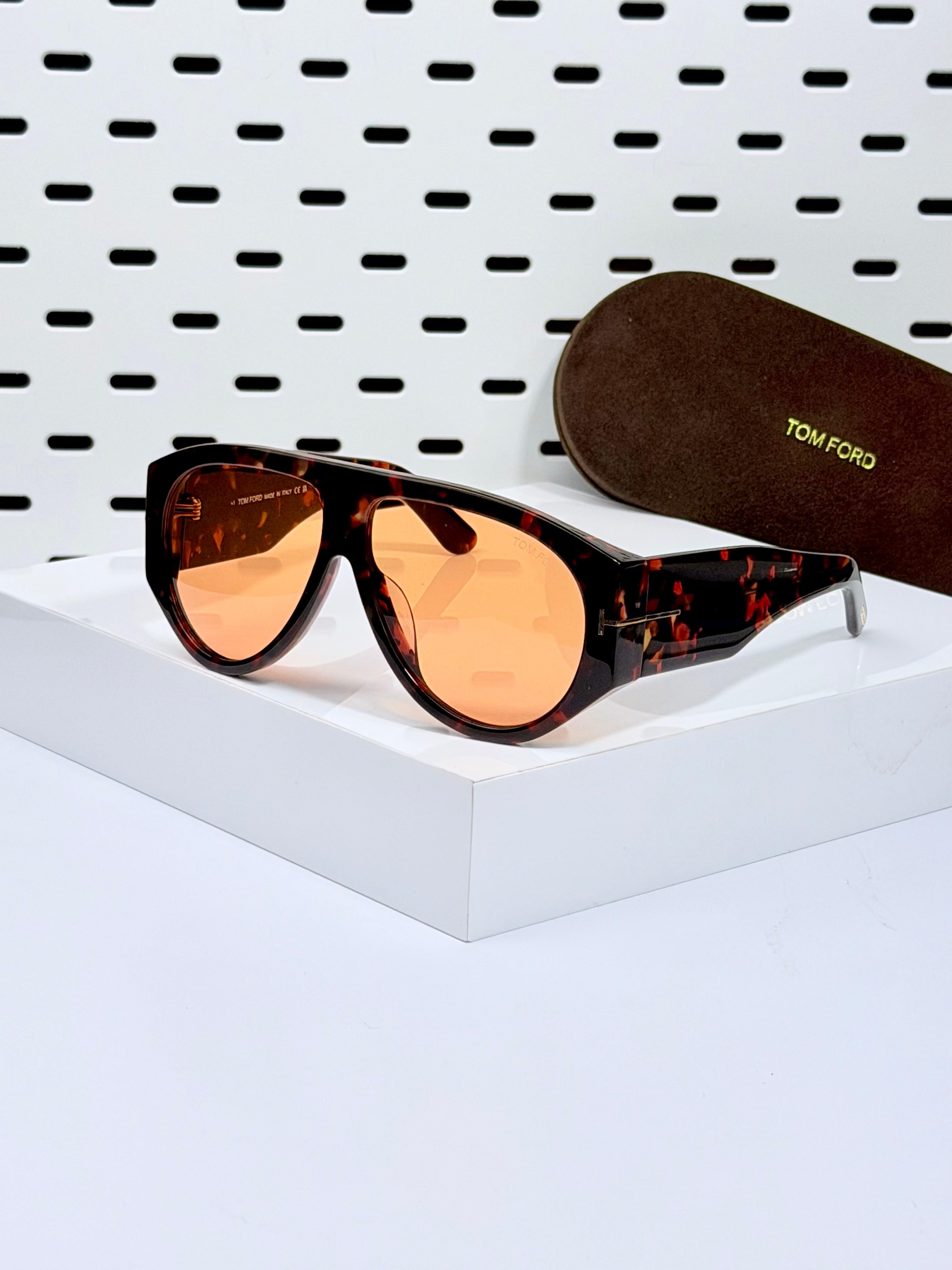 TOM FORD | T05