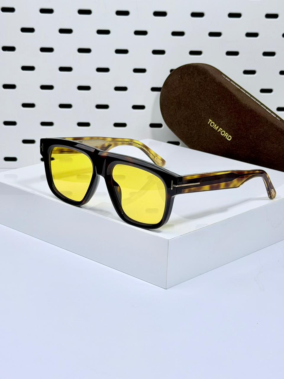 TOM FORD | T08