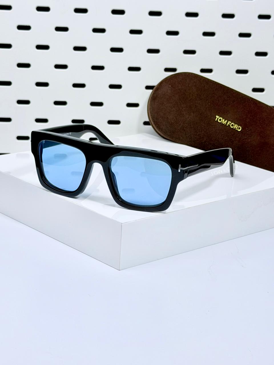 TOM FORD | T06