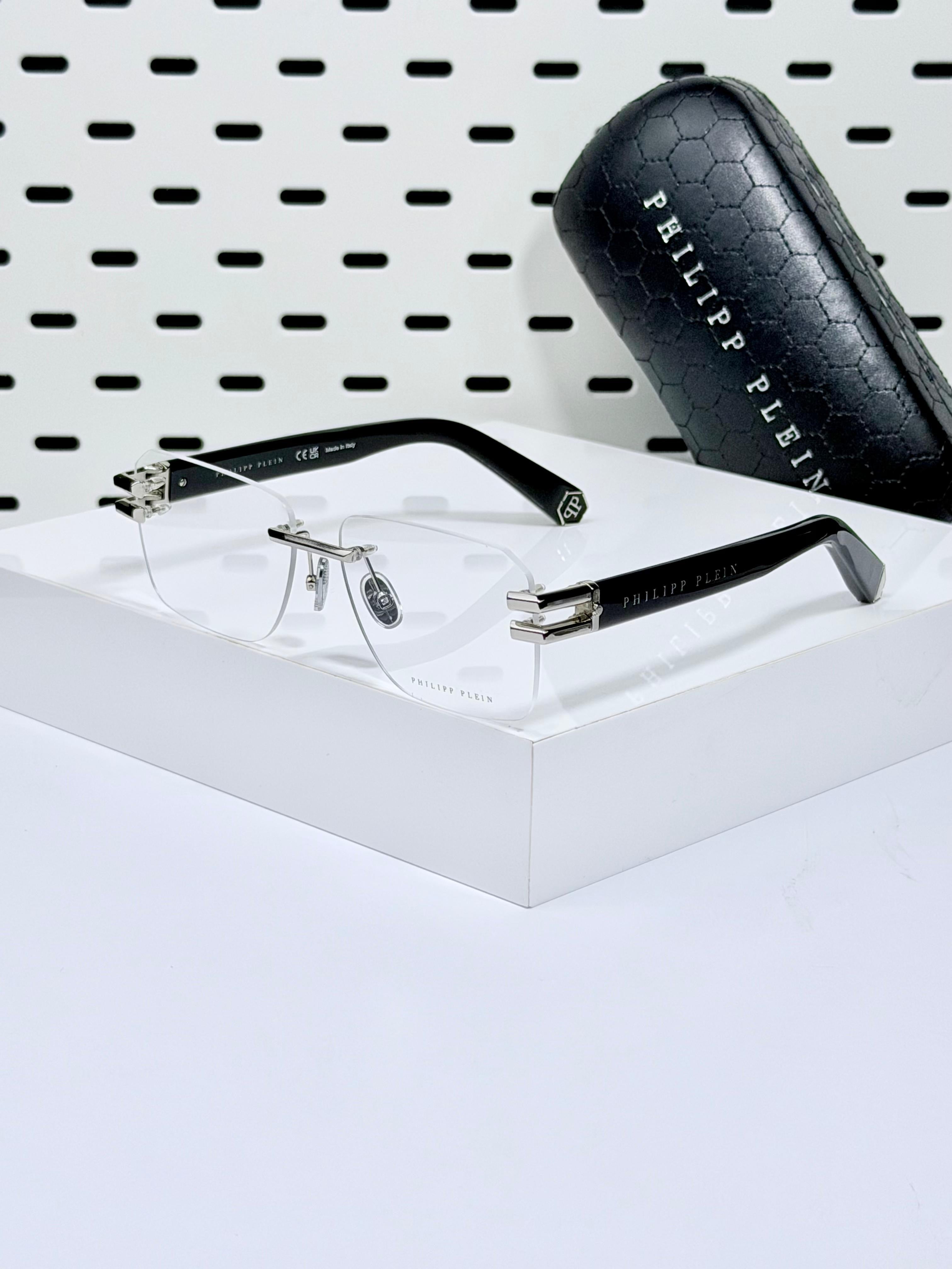 PHILIPP PLIEN | P007