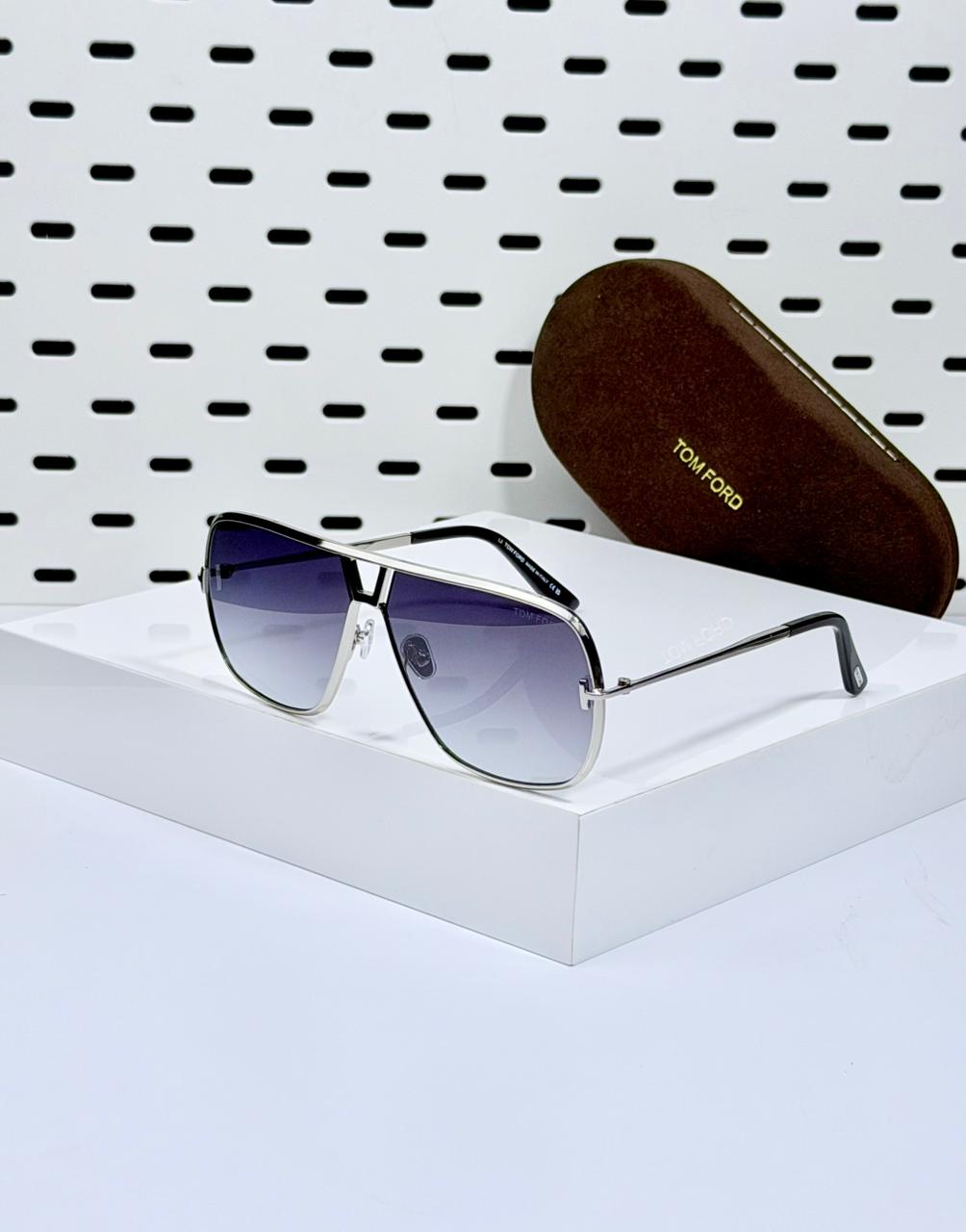 TOM FORD | T09