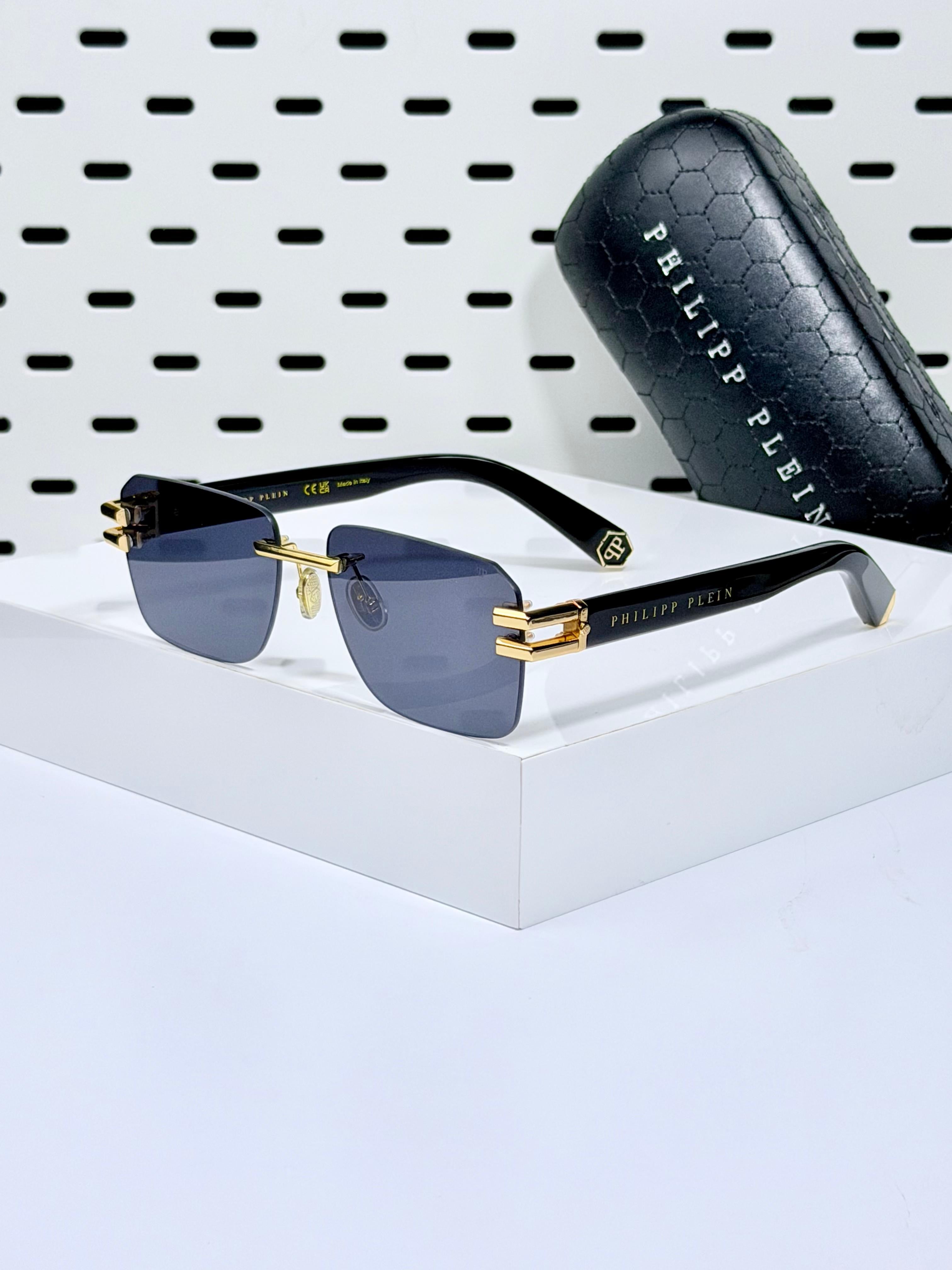 PHILIPP PLIEN | P007
