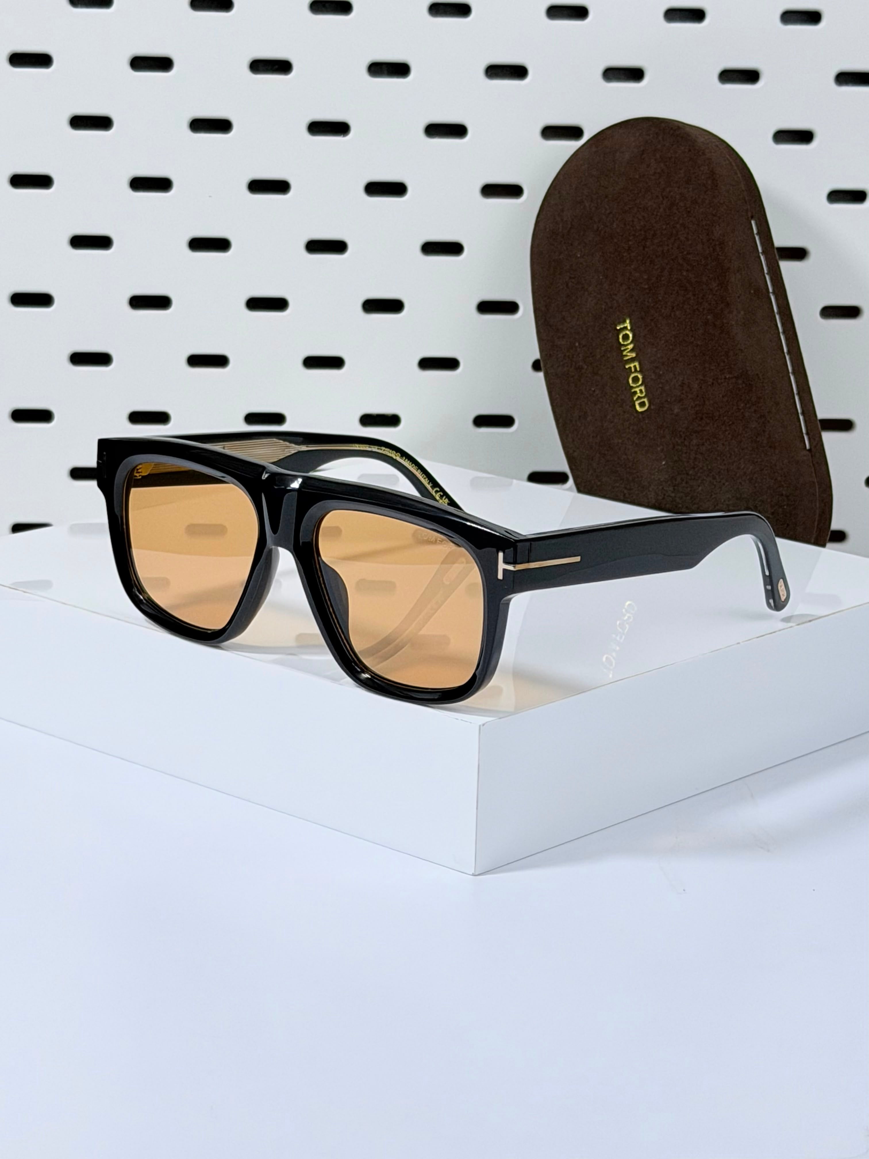 TOM FORD | T08