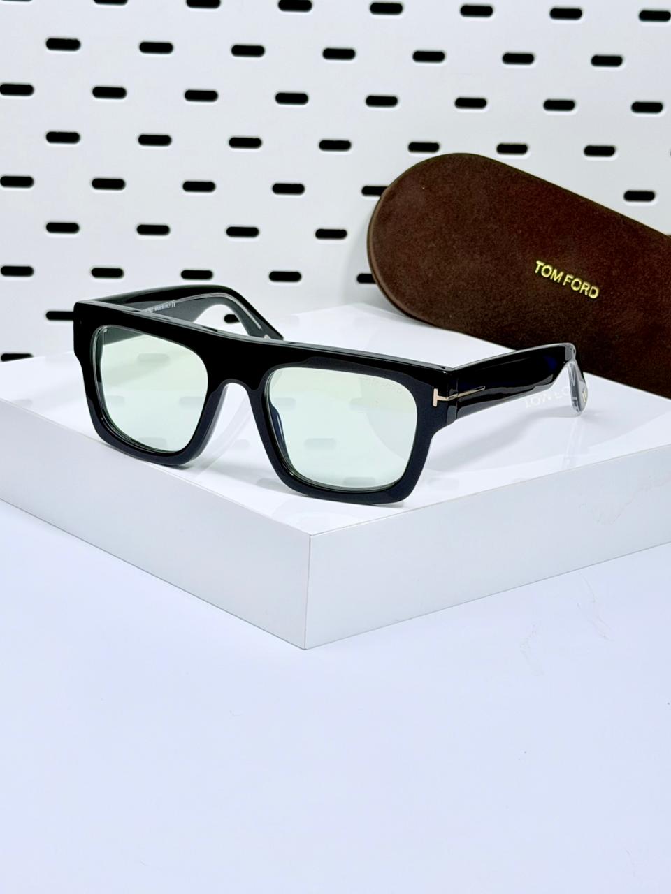 TOM FORD | T06