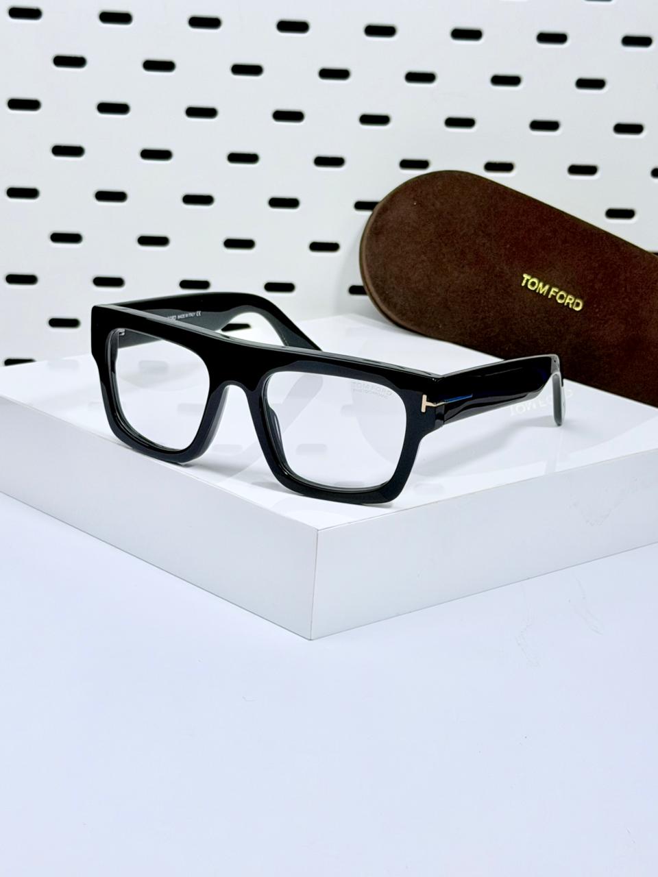 TOM FORD | T06