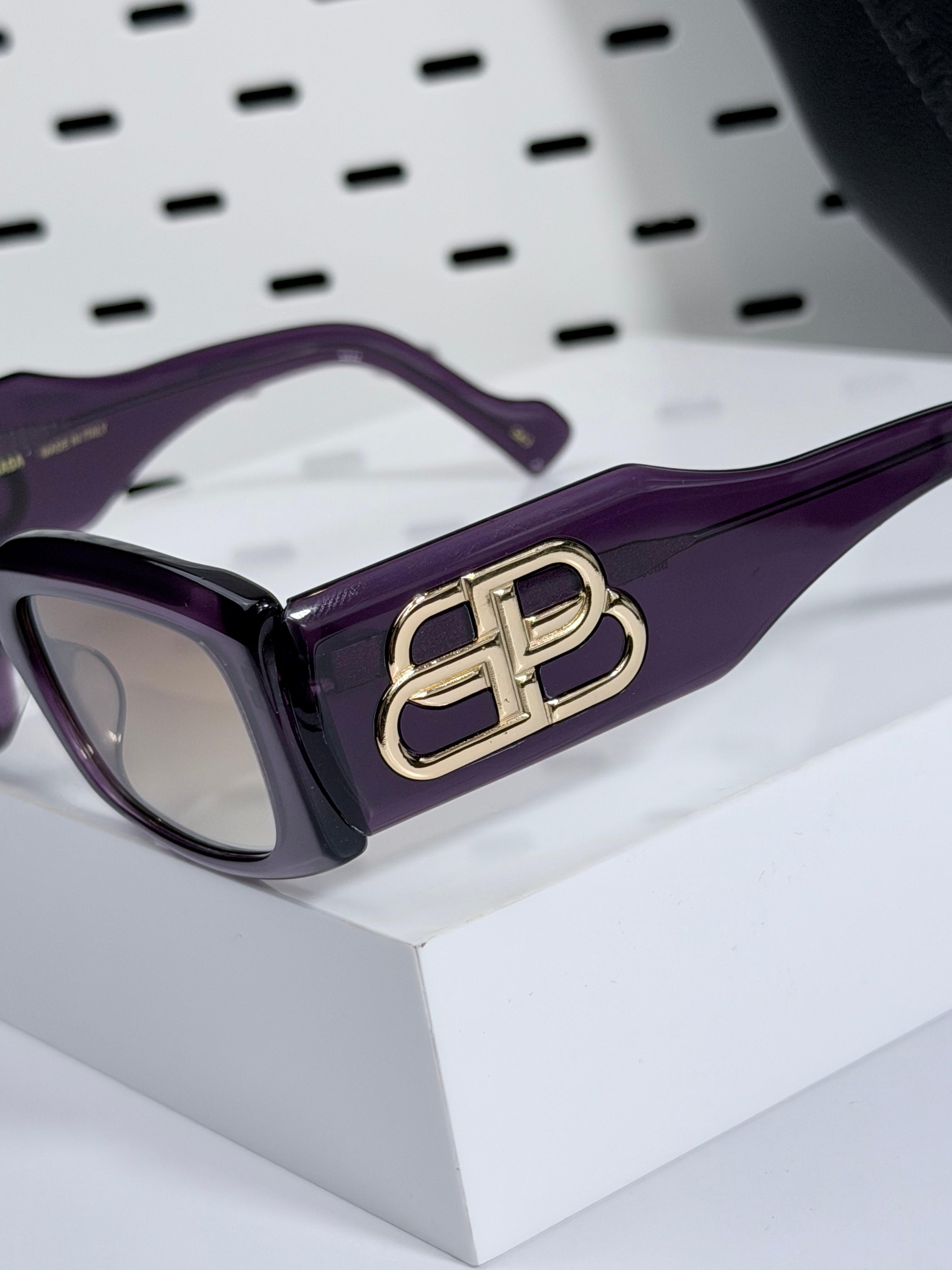 BALENCIAGA