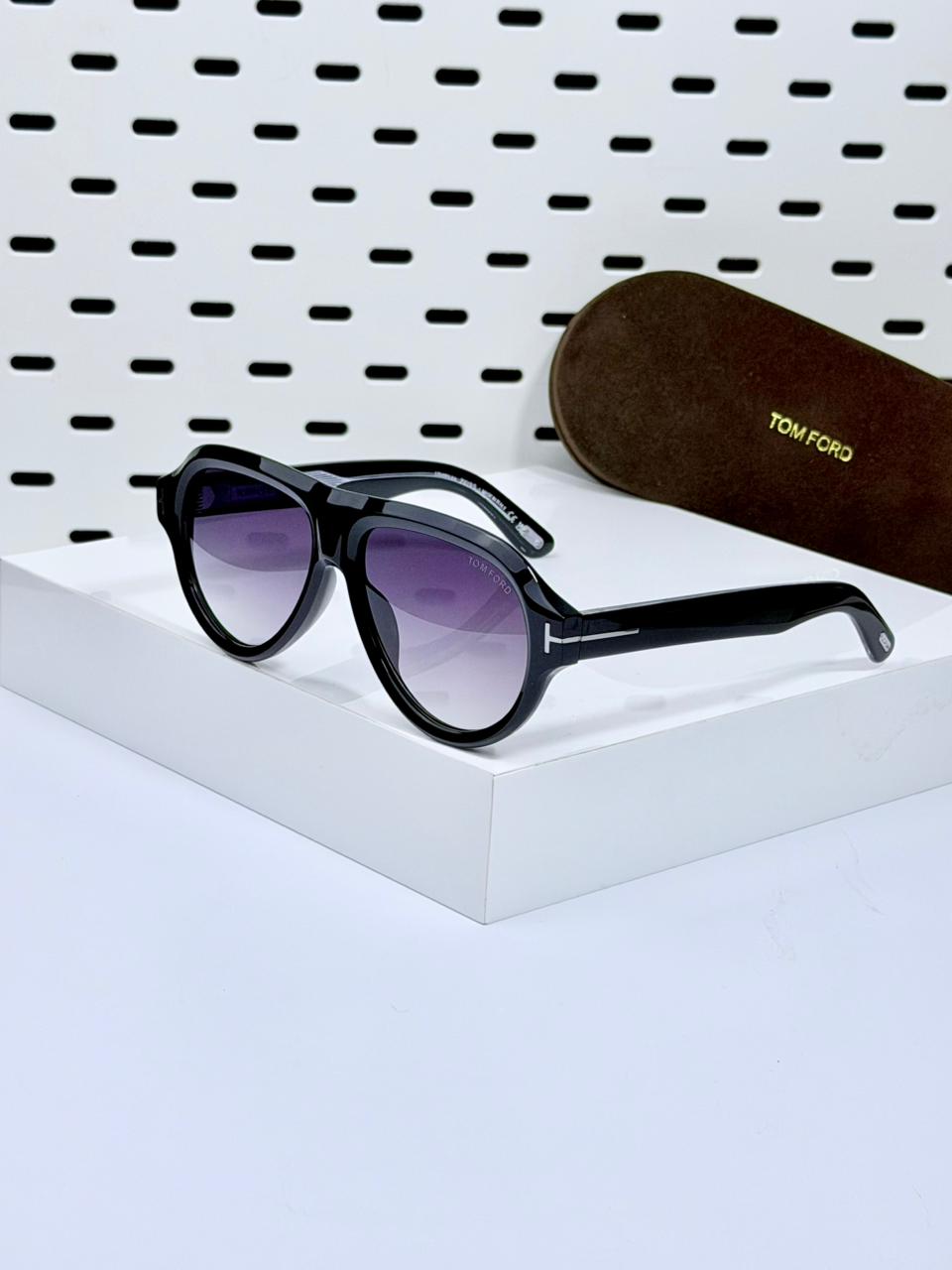 TOM FORD | T07