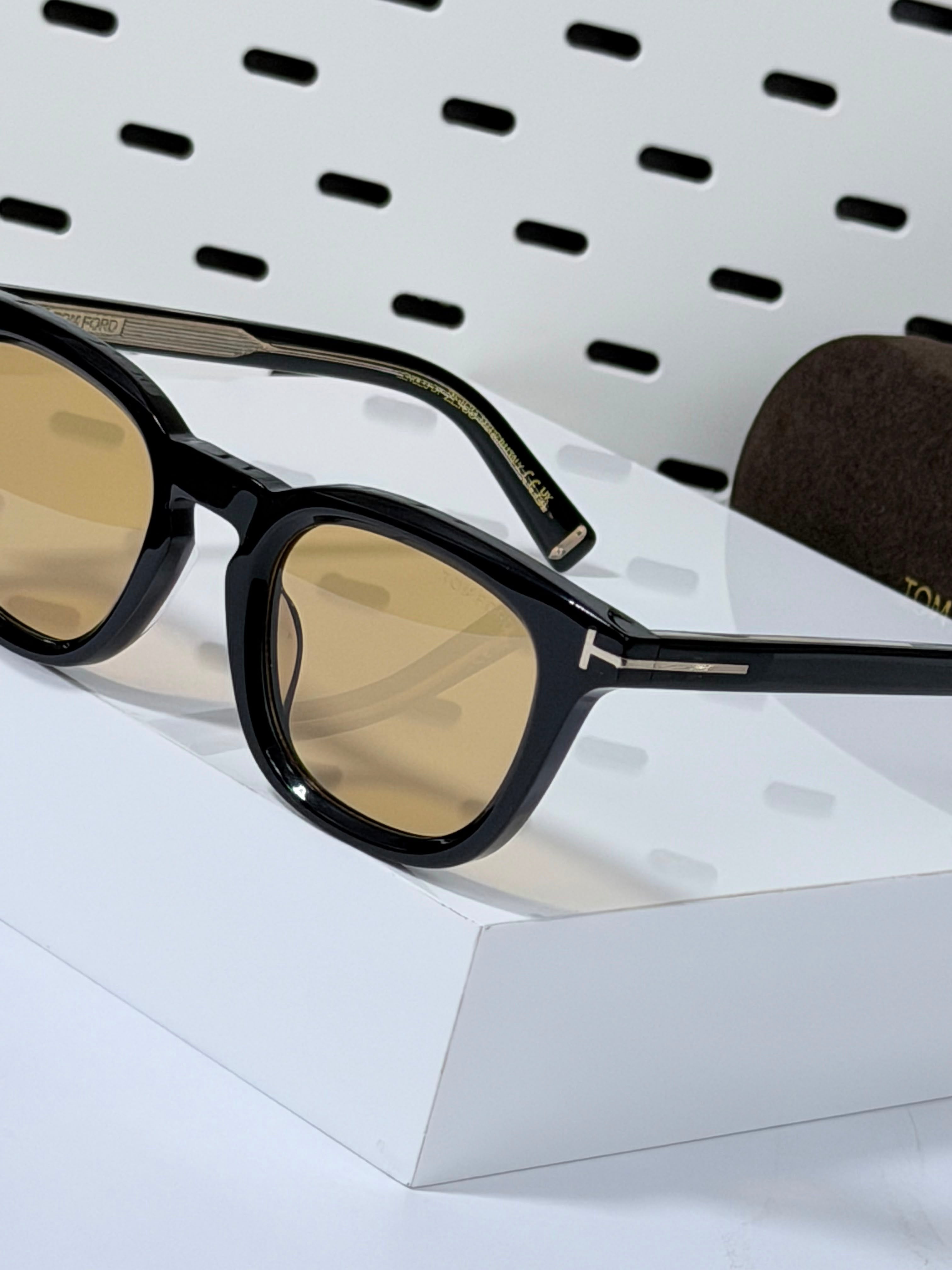 TOM FORD | T09
