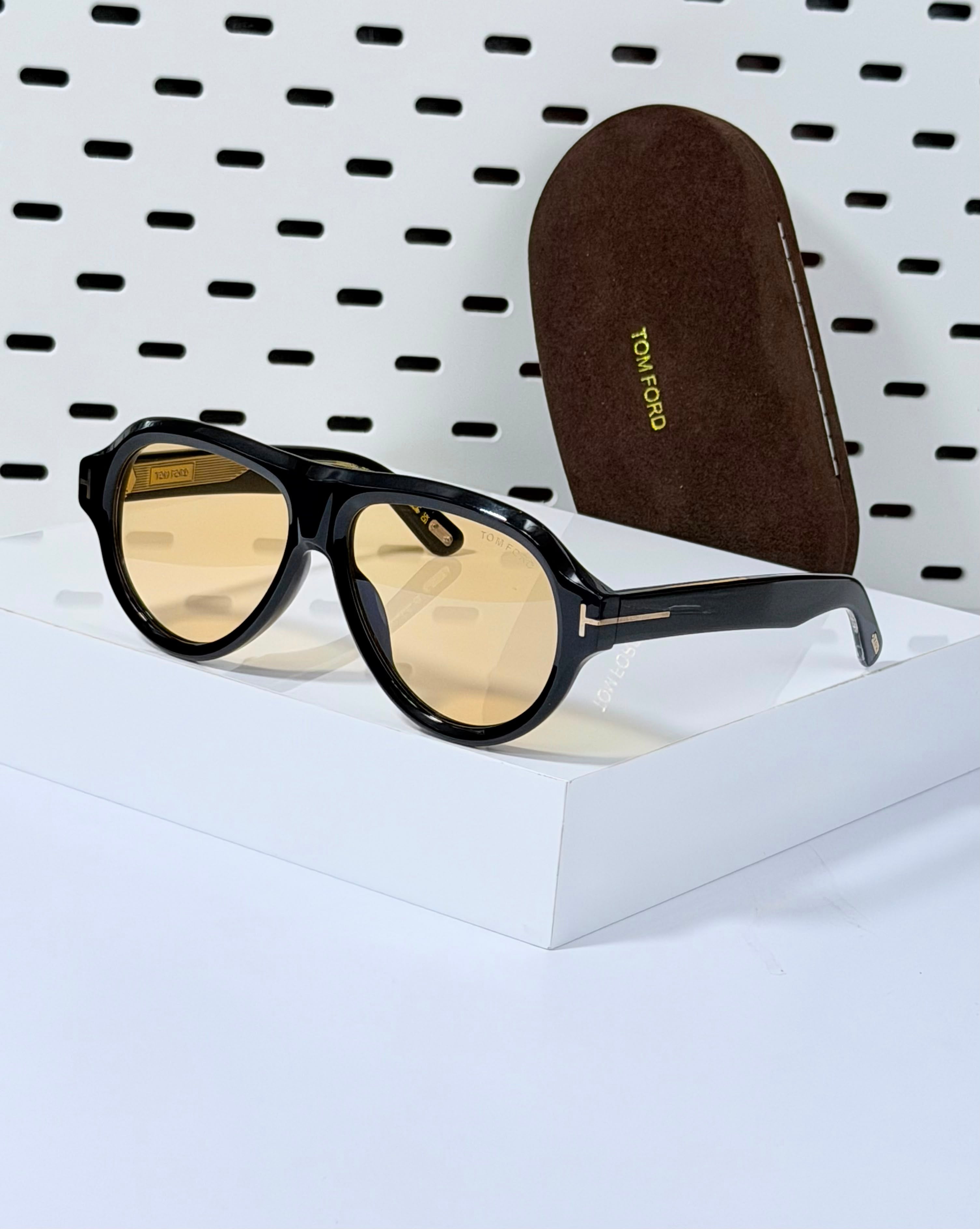 TOM FORD | T07