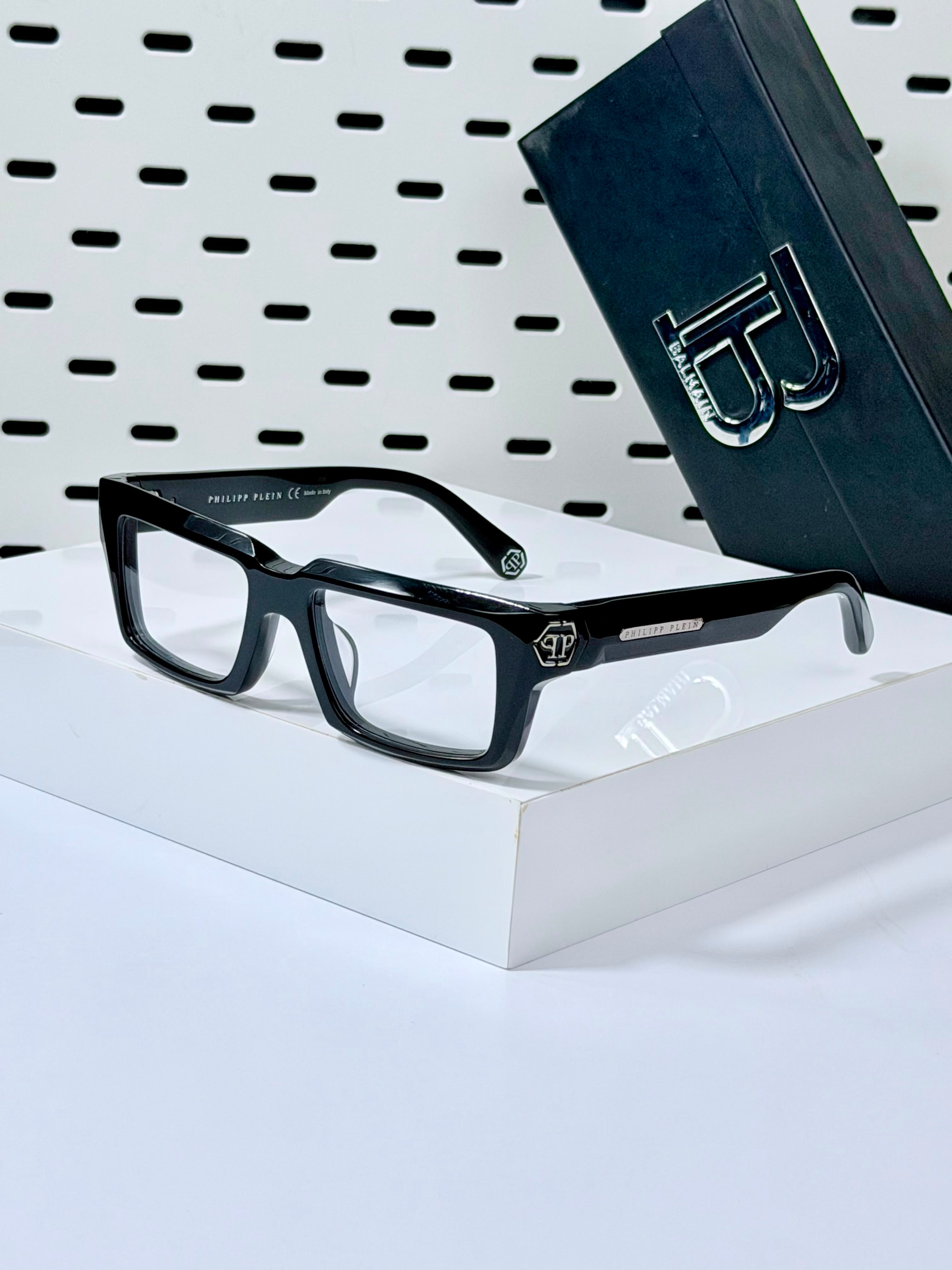 PHILIPP PLIEN | P014