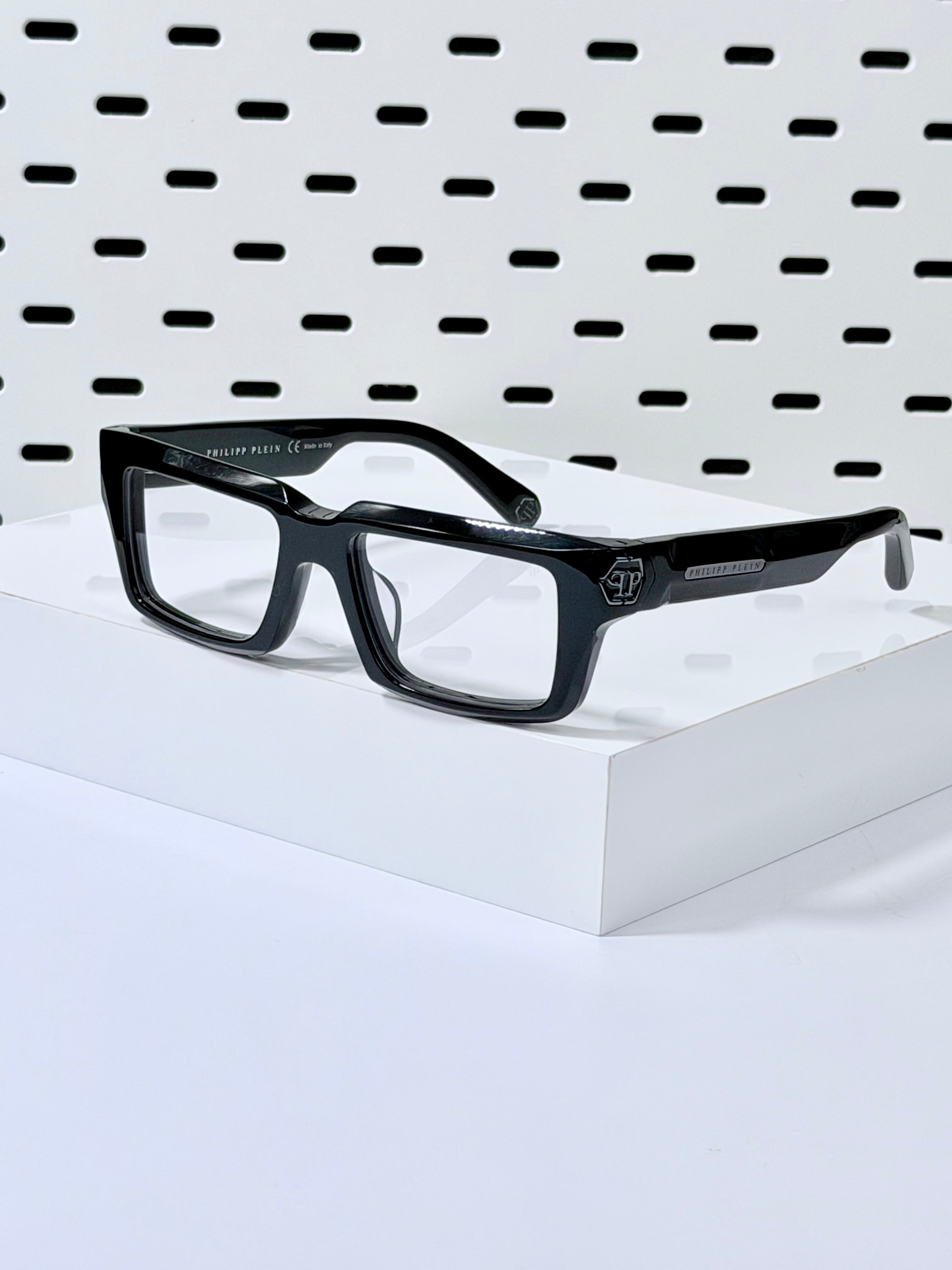 PHILIPP PLIEN | P014