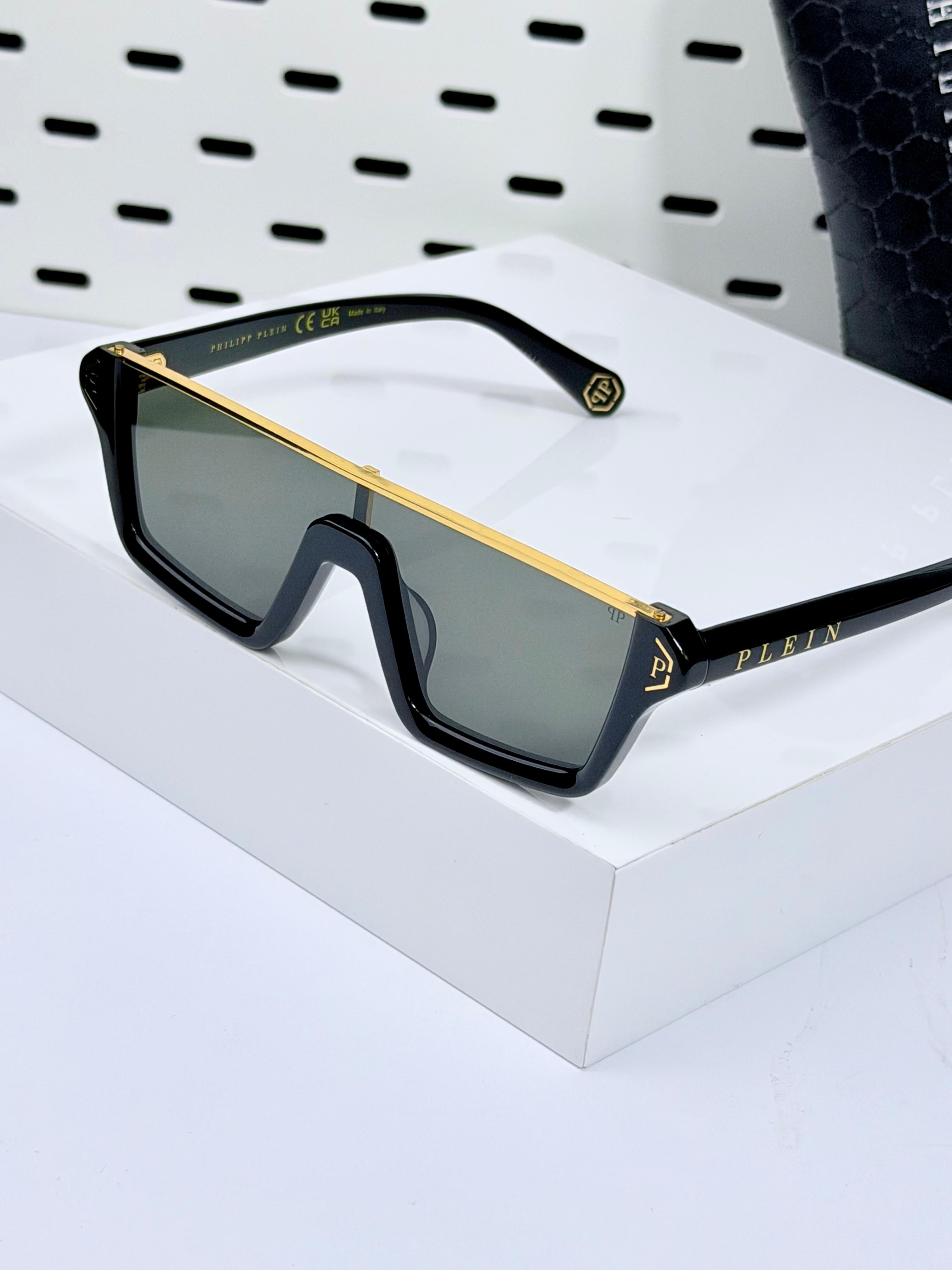 PHILIPP PLIEN | P009