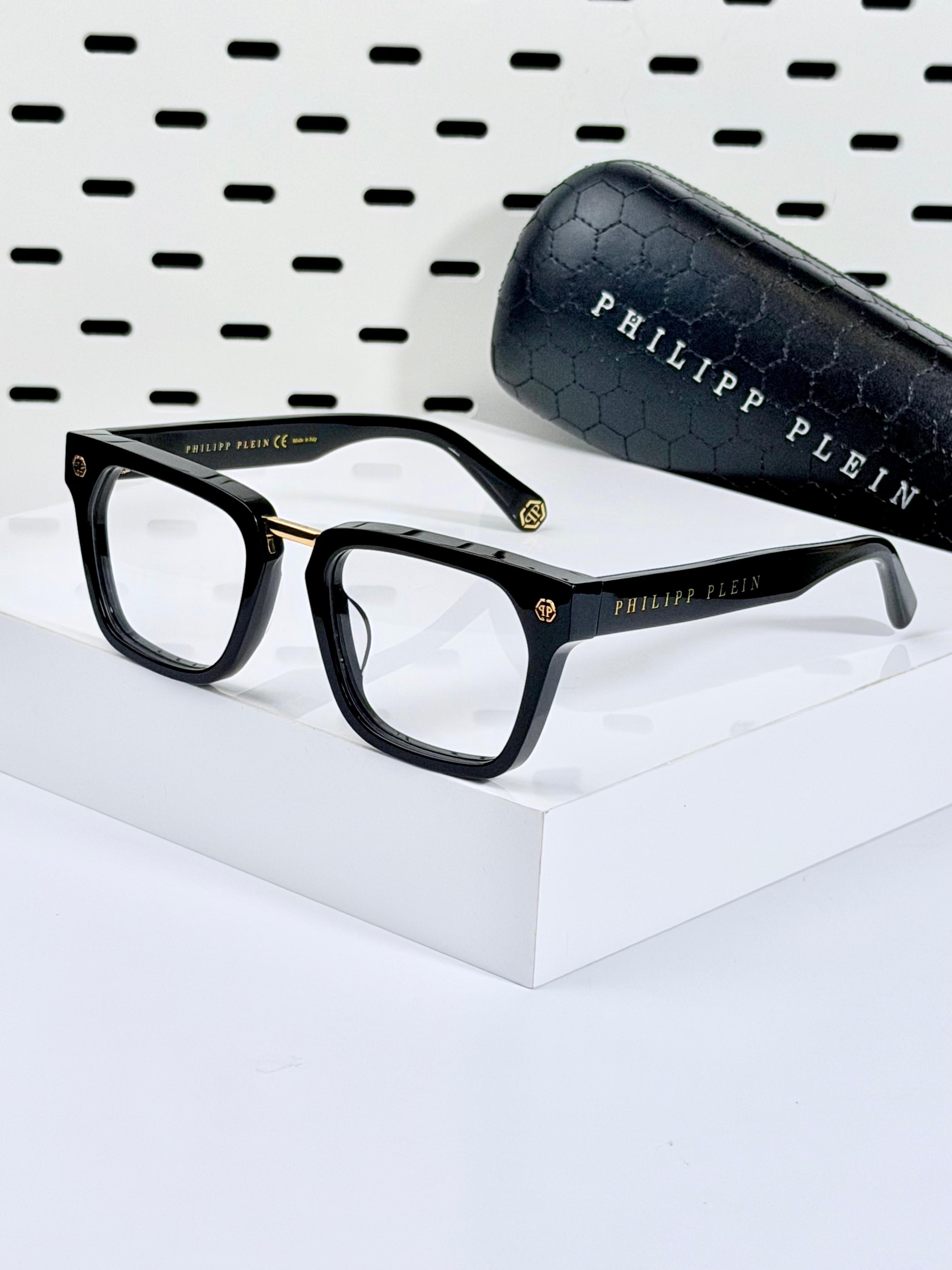 PHILIPP PLIEN | P004