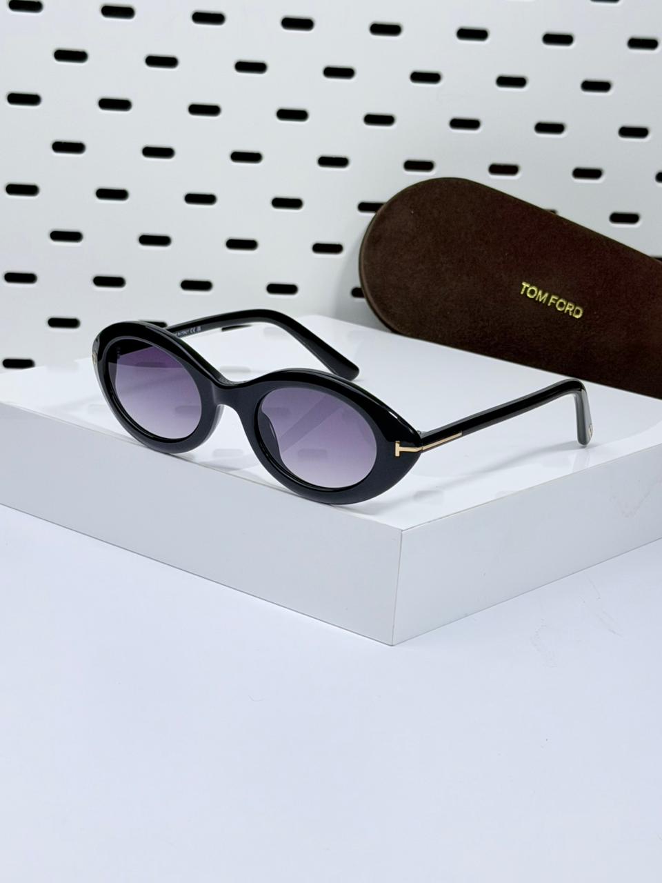 TOM FORD | T02