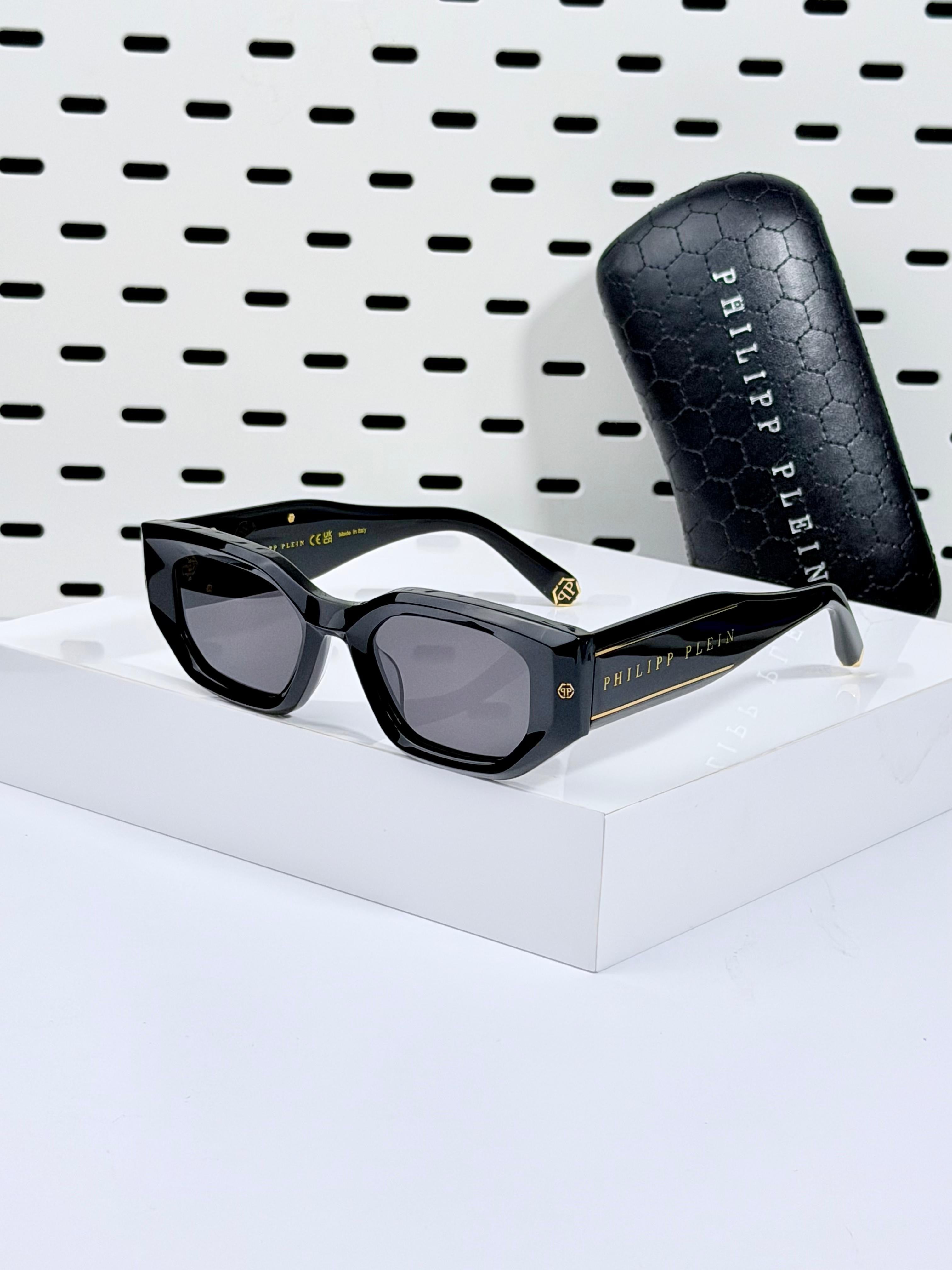 PHILIPP PLIEN | P010