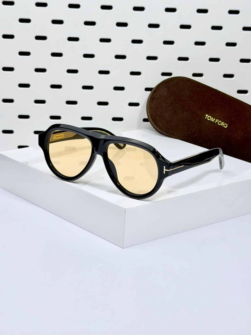 TOM FORD | T07