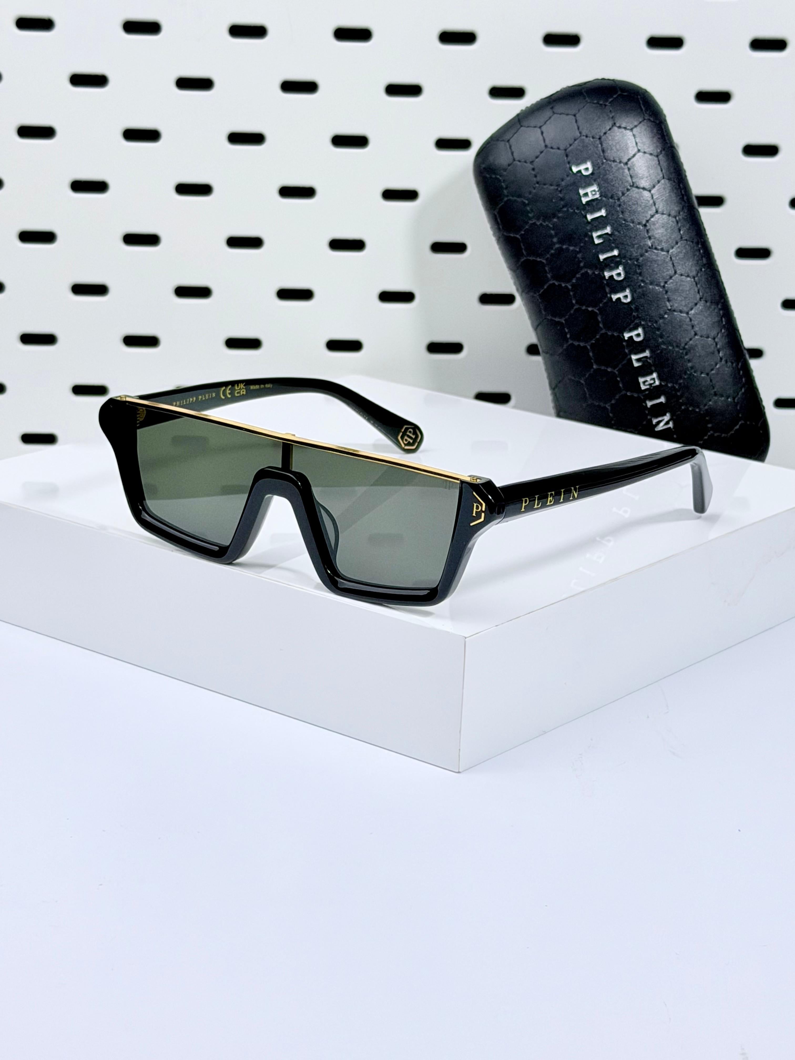 PHILIPP PLIEN | P009