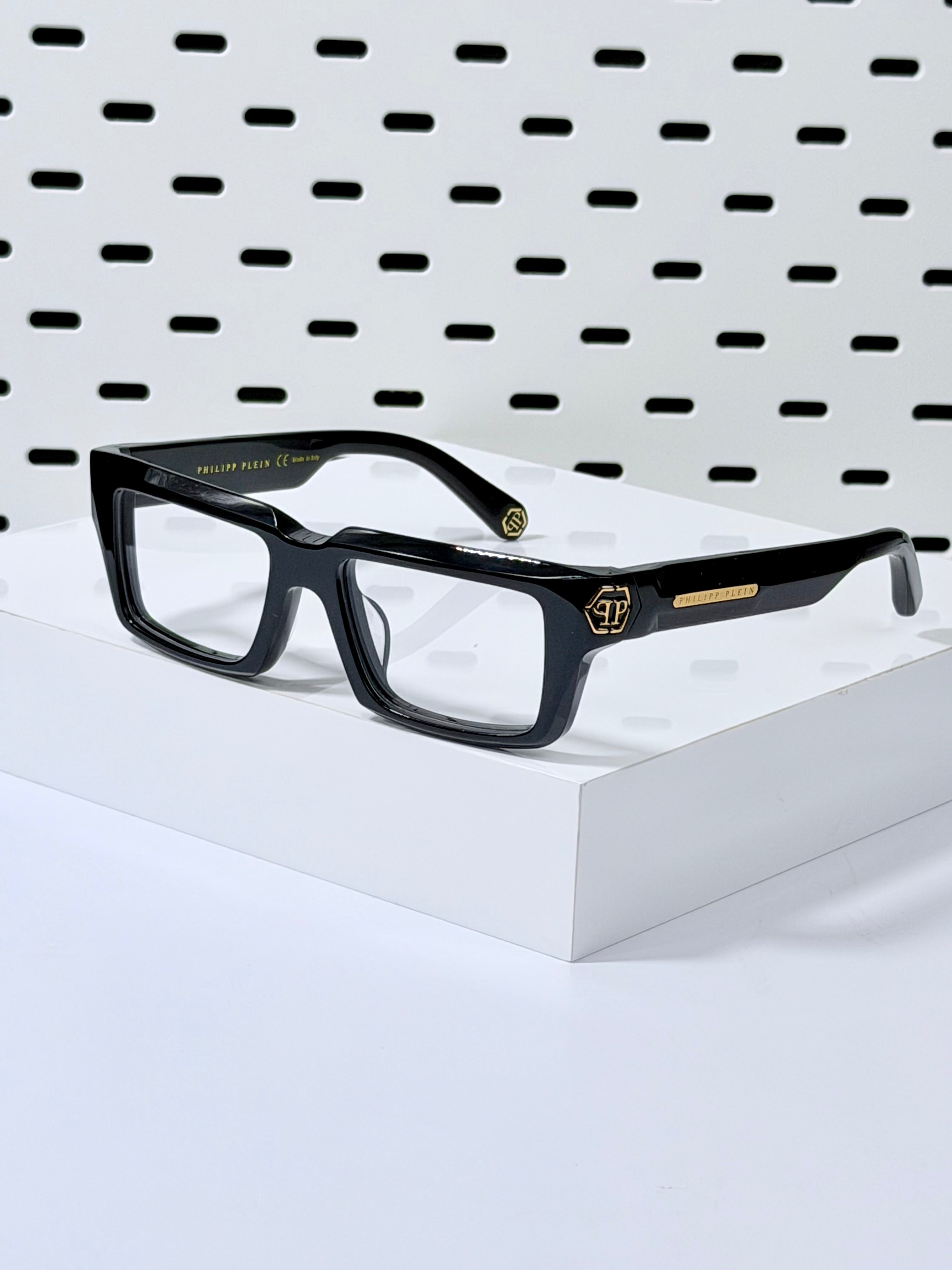 PHILIPP PLIEN | P014