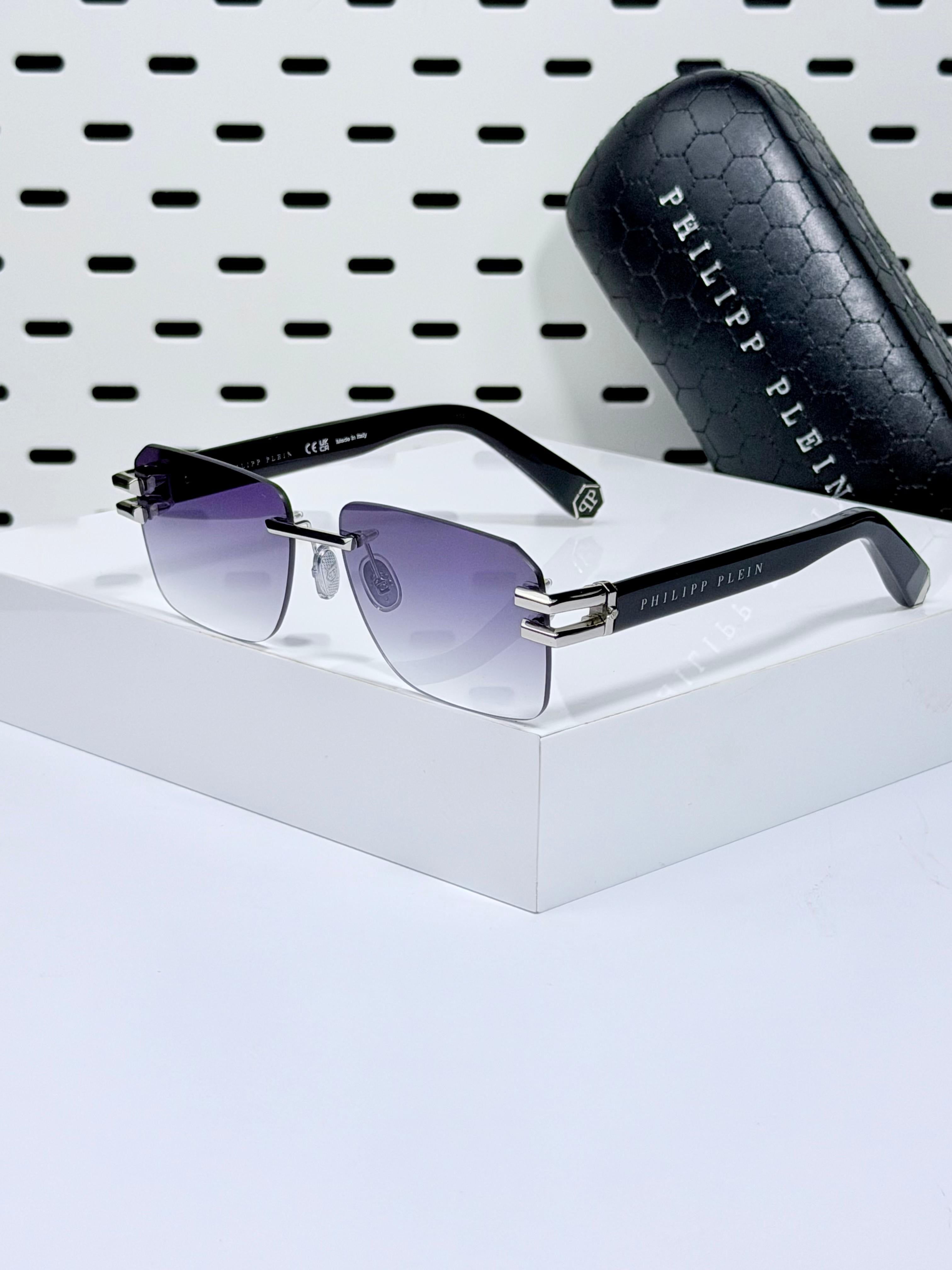 PHILIPP PLIEN | P007