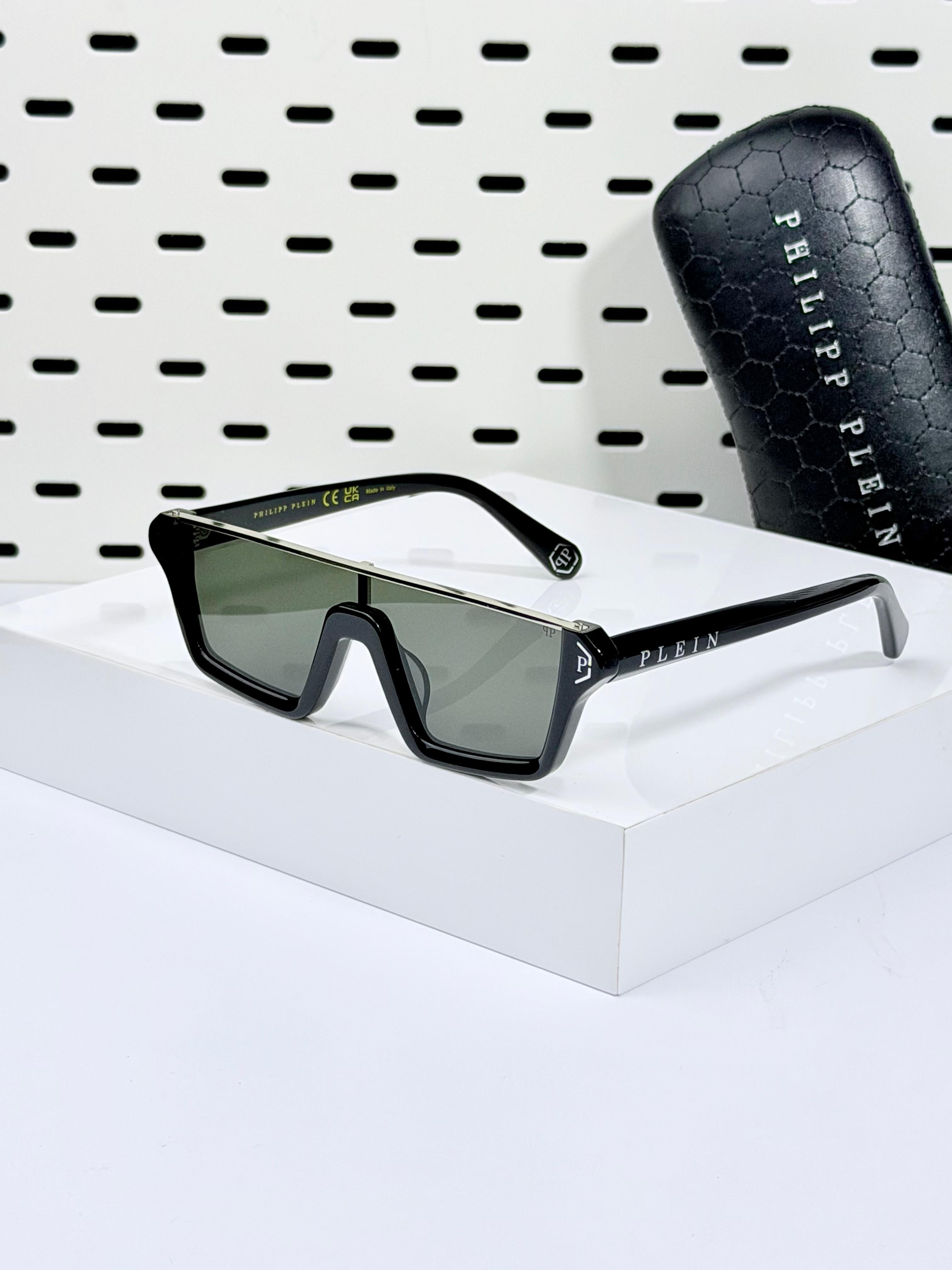 PHILIPP PLIEN | P009