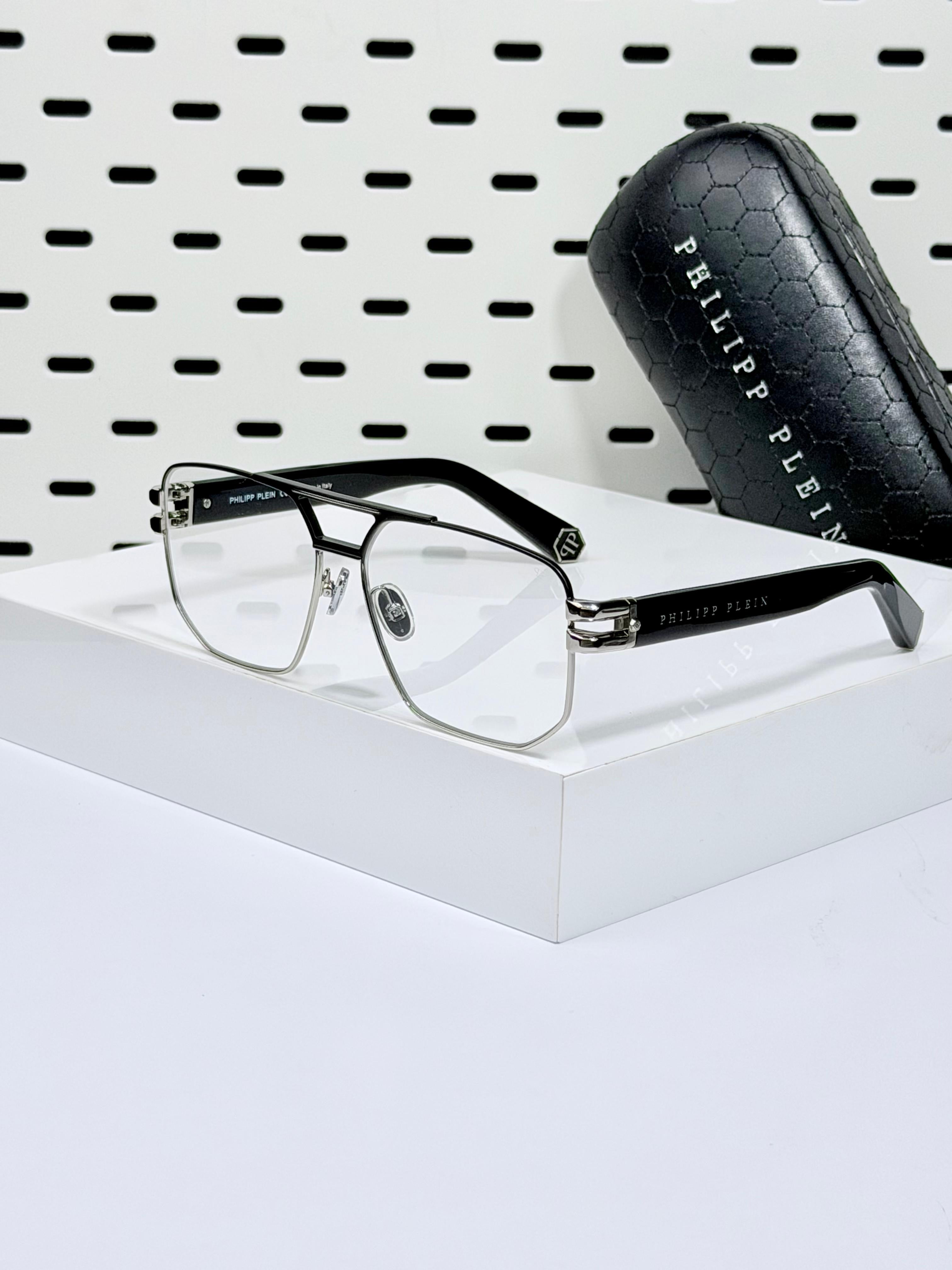 PHILIPP PLIEN | P006