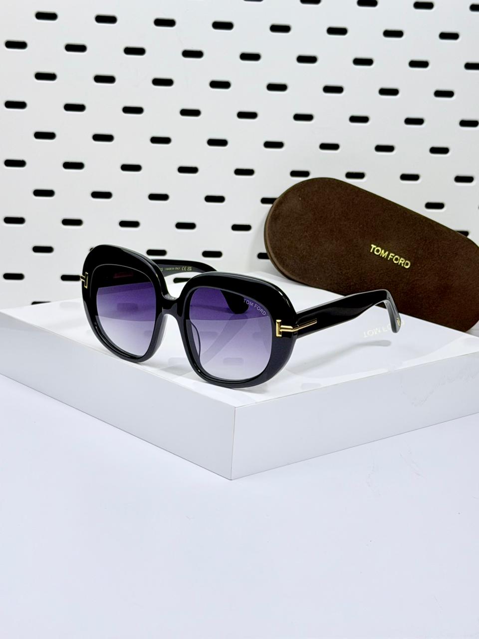 TOM FORD | T03