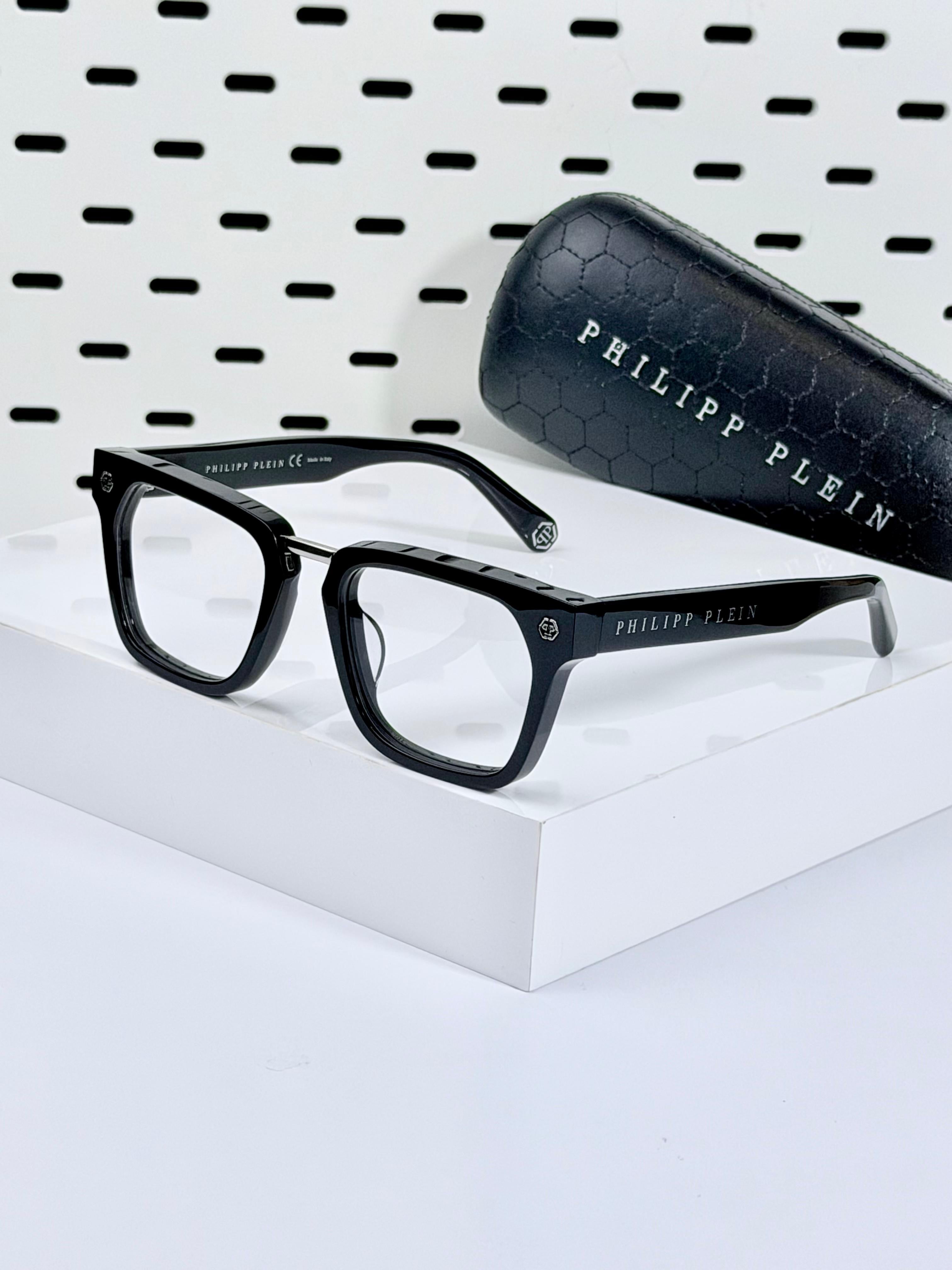 PHILIPP PLIEN | P004