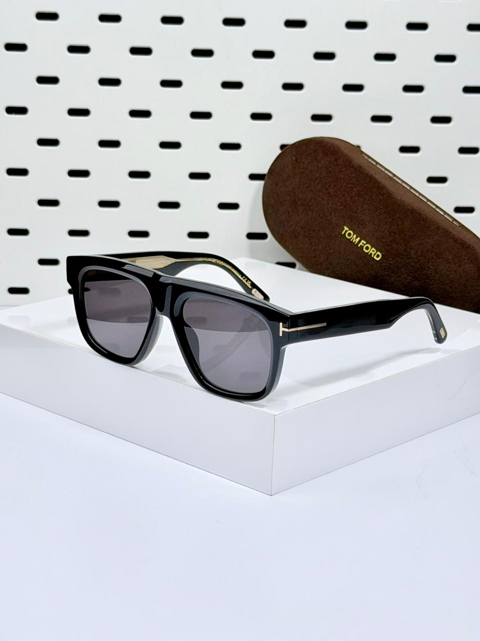 TOM FORD | T08