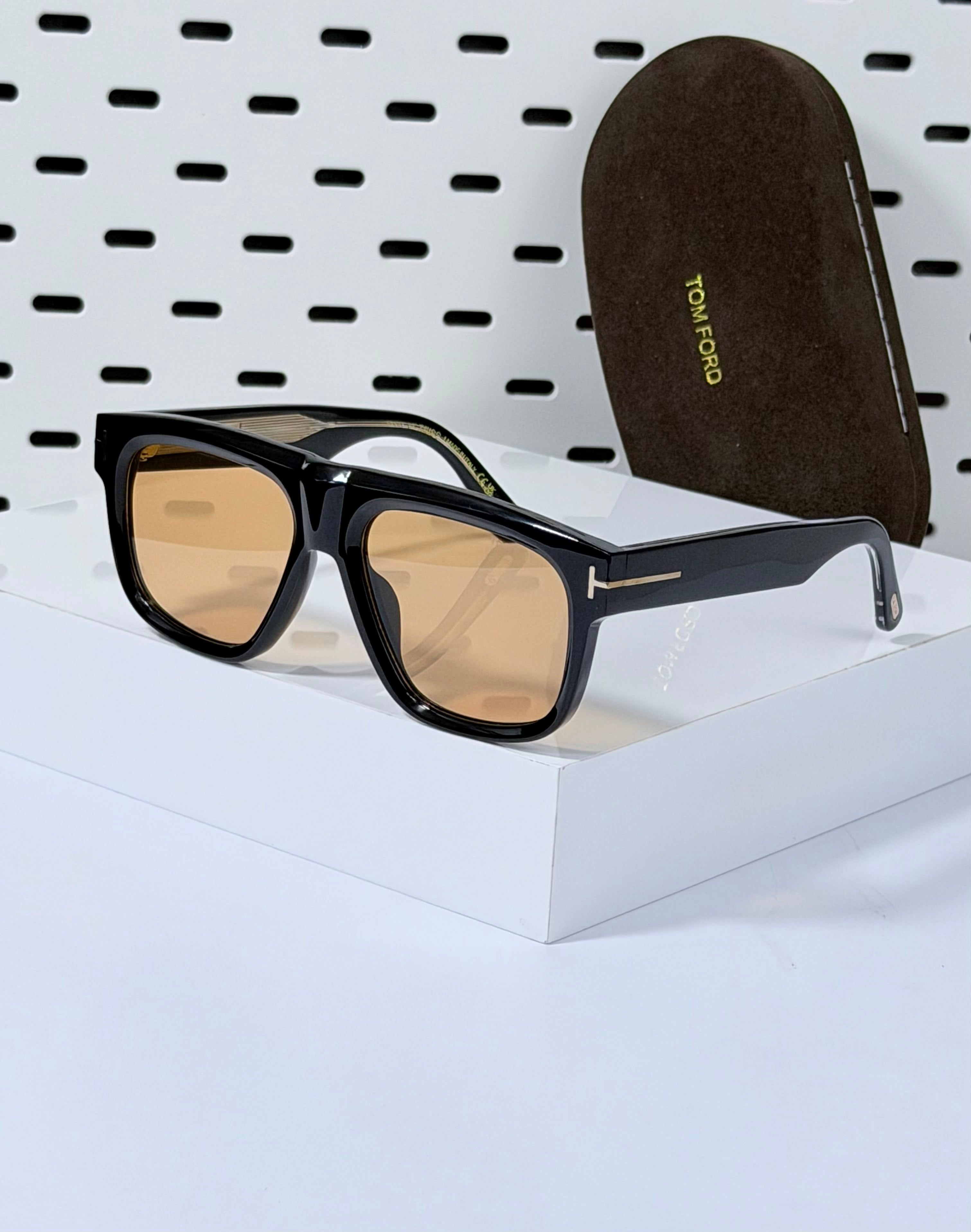 TOM FORD | T08