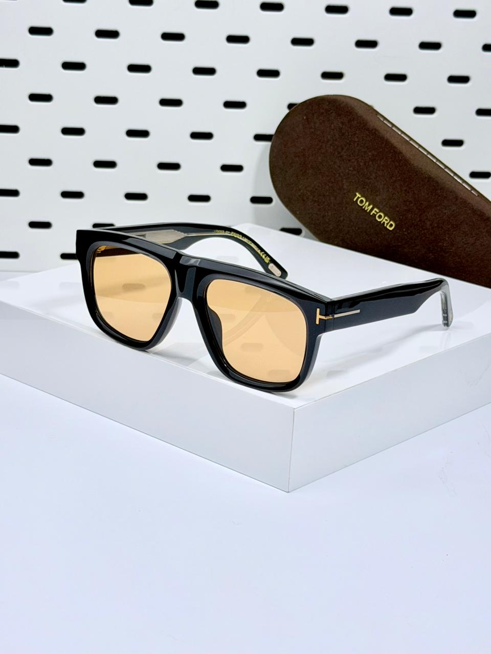 TOM FORD | T08