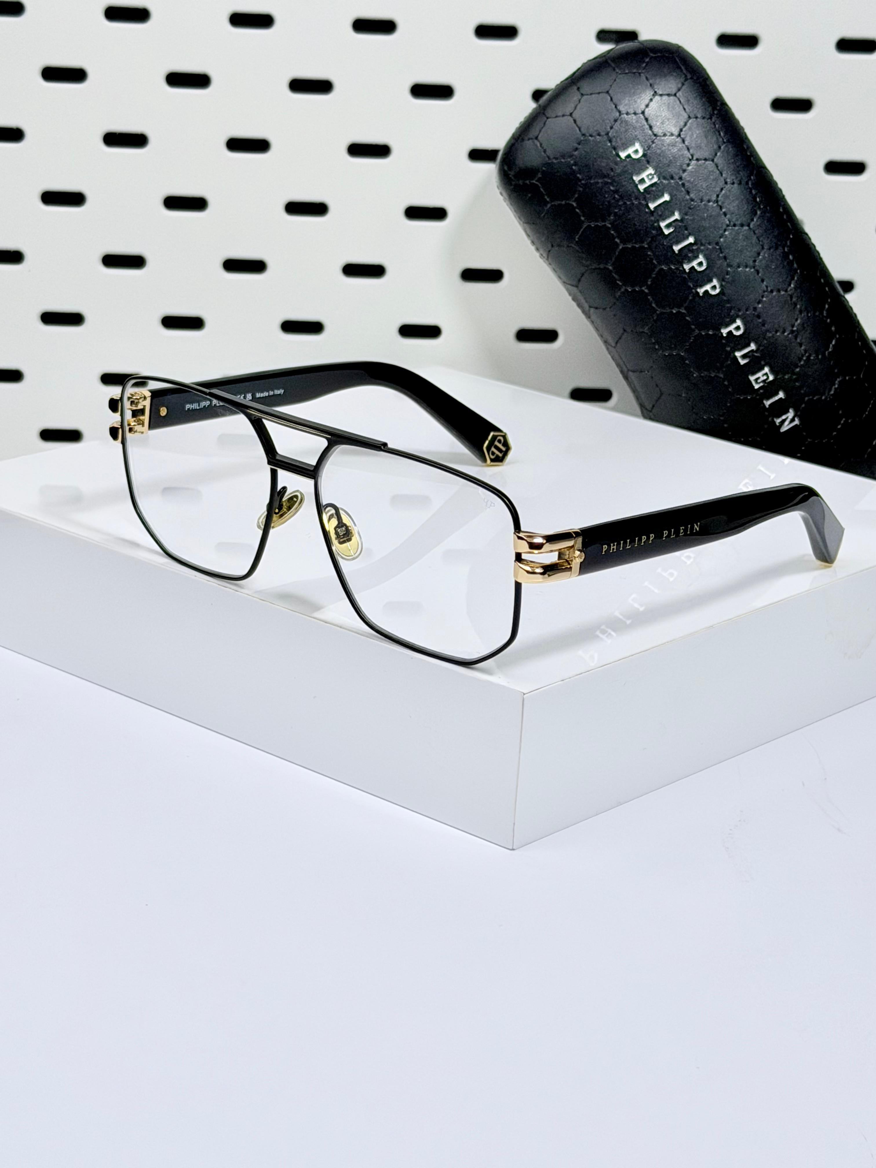 PHILIPP PLIEN | P006