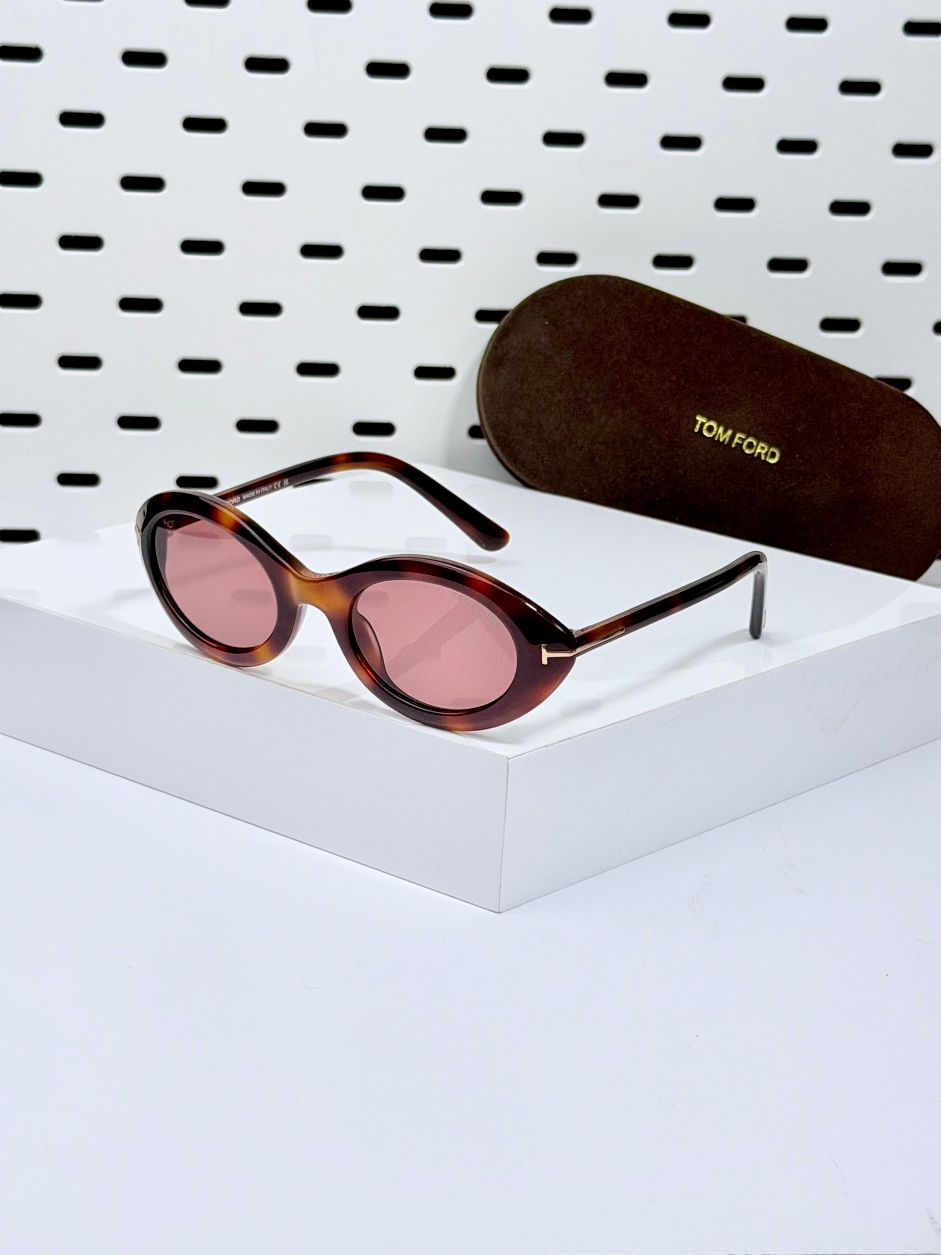 TOM FORD | T02