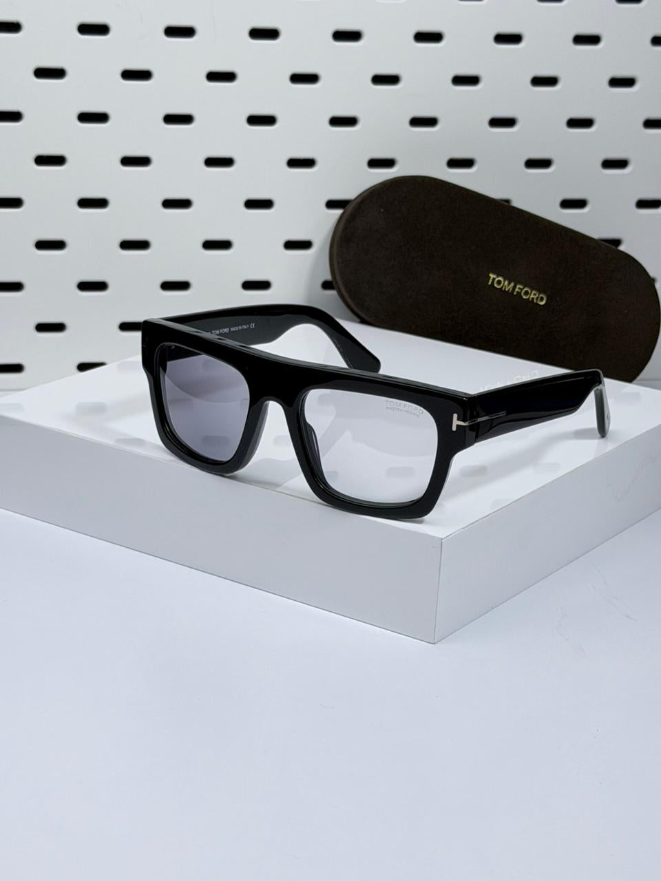 TOM FORD | T06
