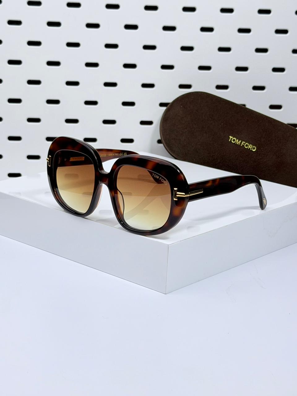 TOM FORD | T03