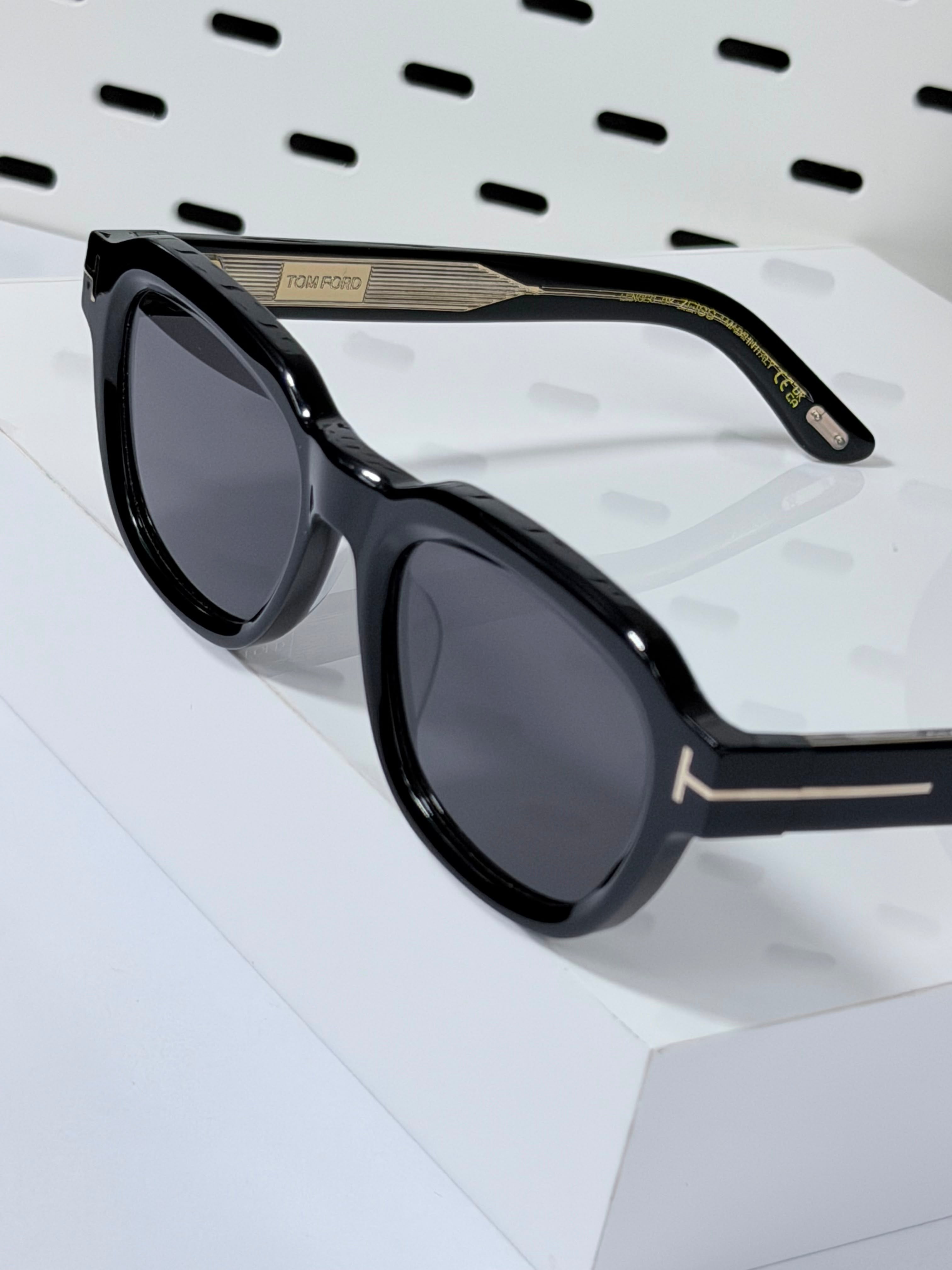 TOM FORD | T011