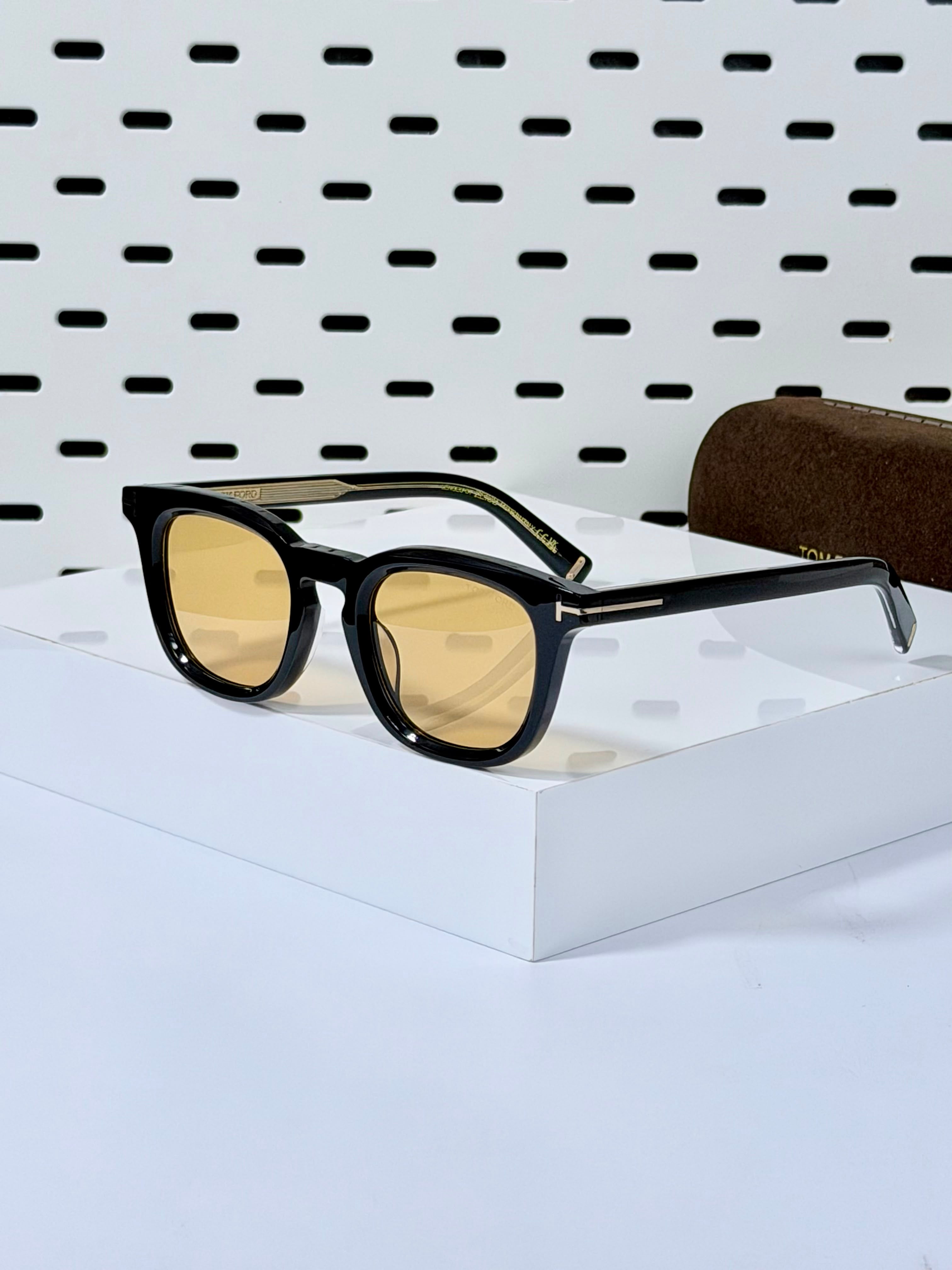 TOM FORD | T09
