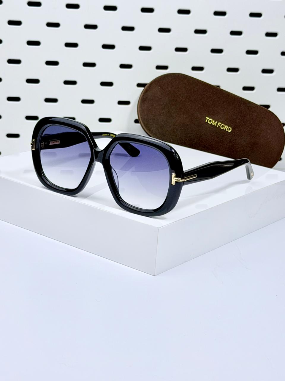 TOM FORD | T01