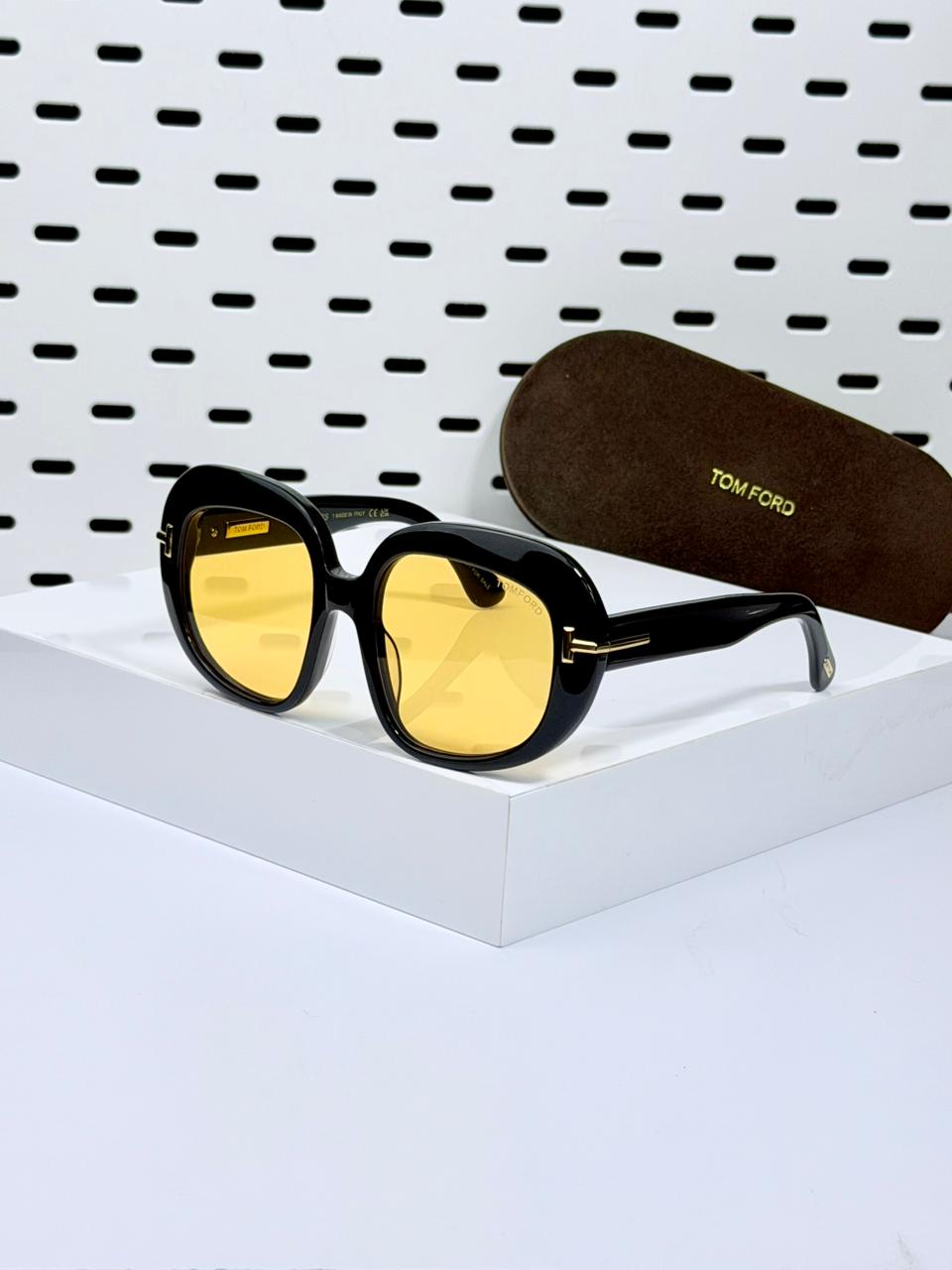 TOM FORD | T03