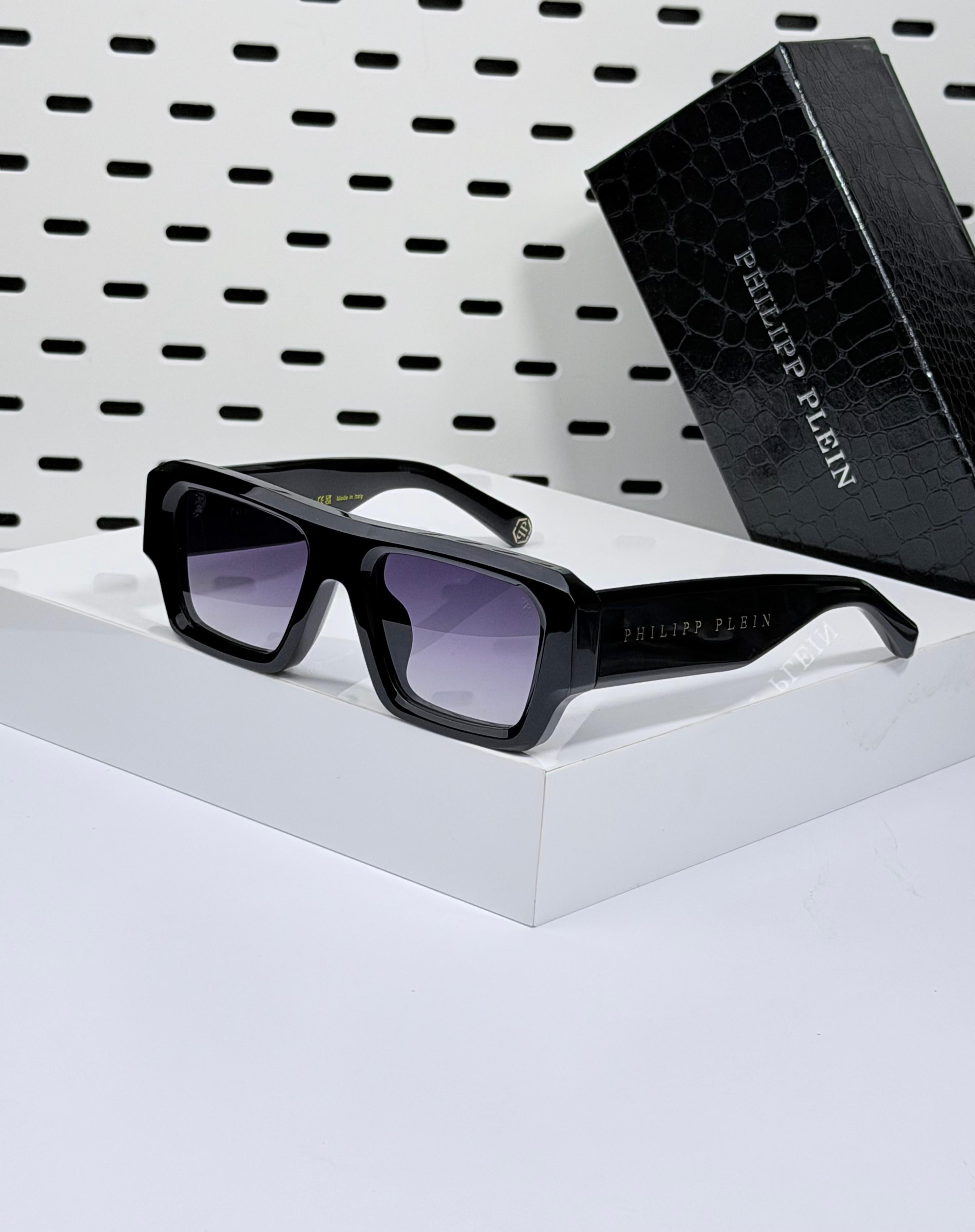 PHILIPP PLIEN | P008