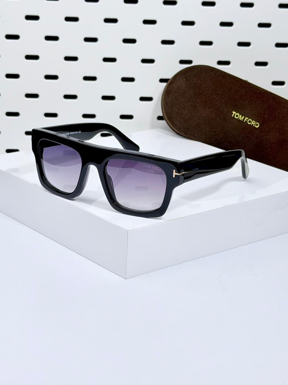 TOM FORD | T06