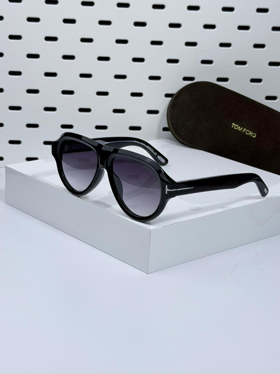 TOM FORD | T07