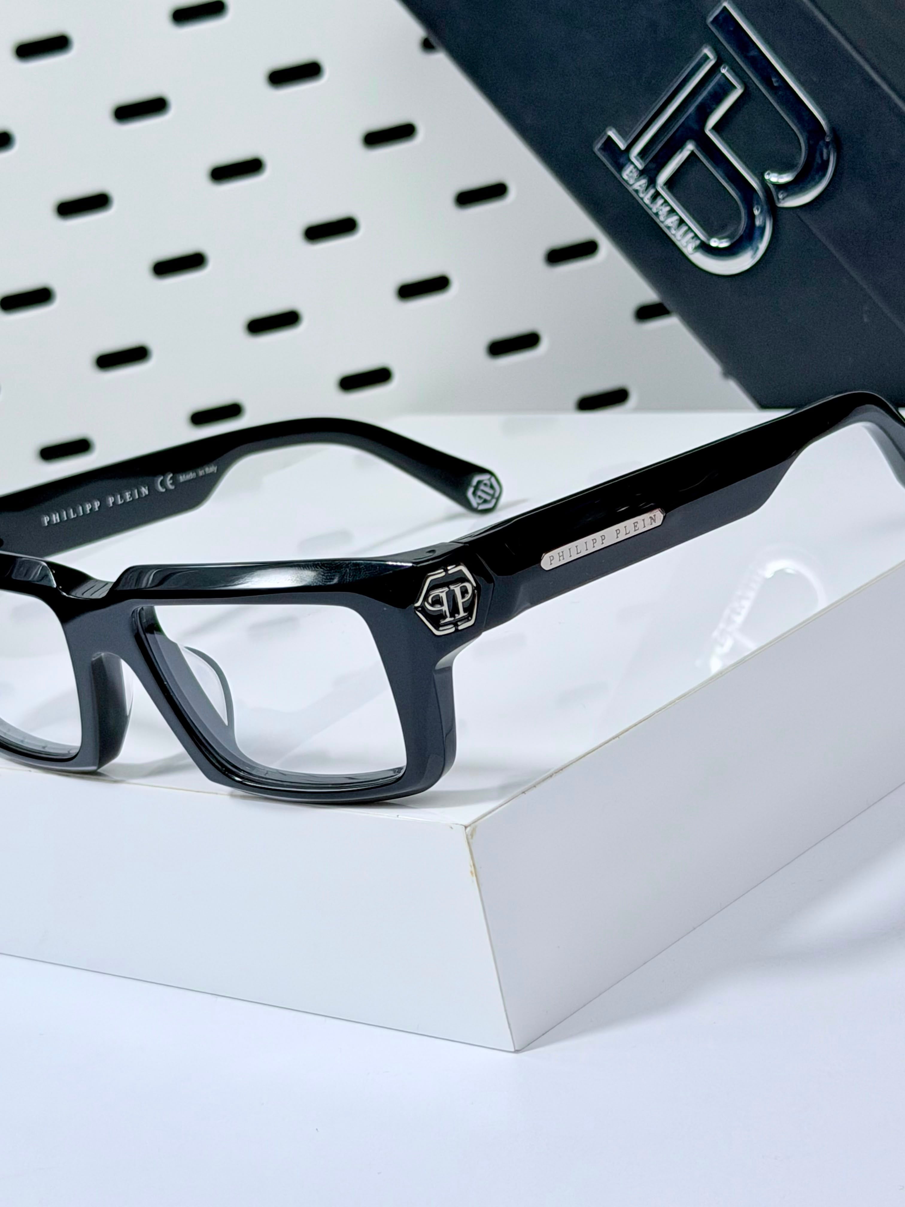 PHILIPP PLIEN | P014