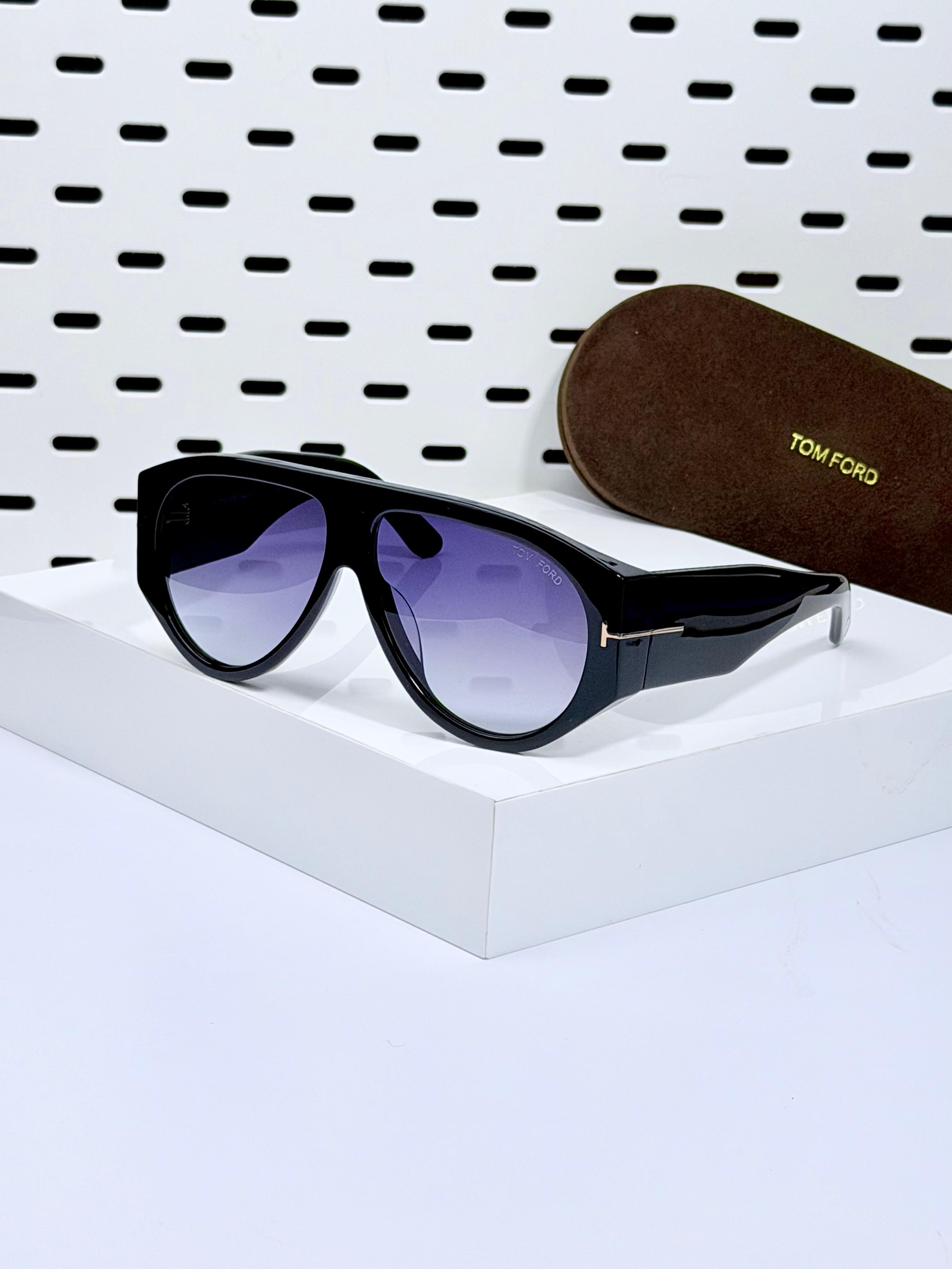 TOM FORD | T05