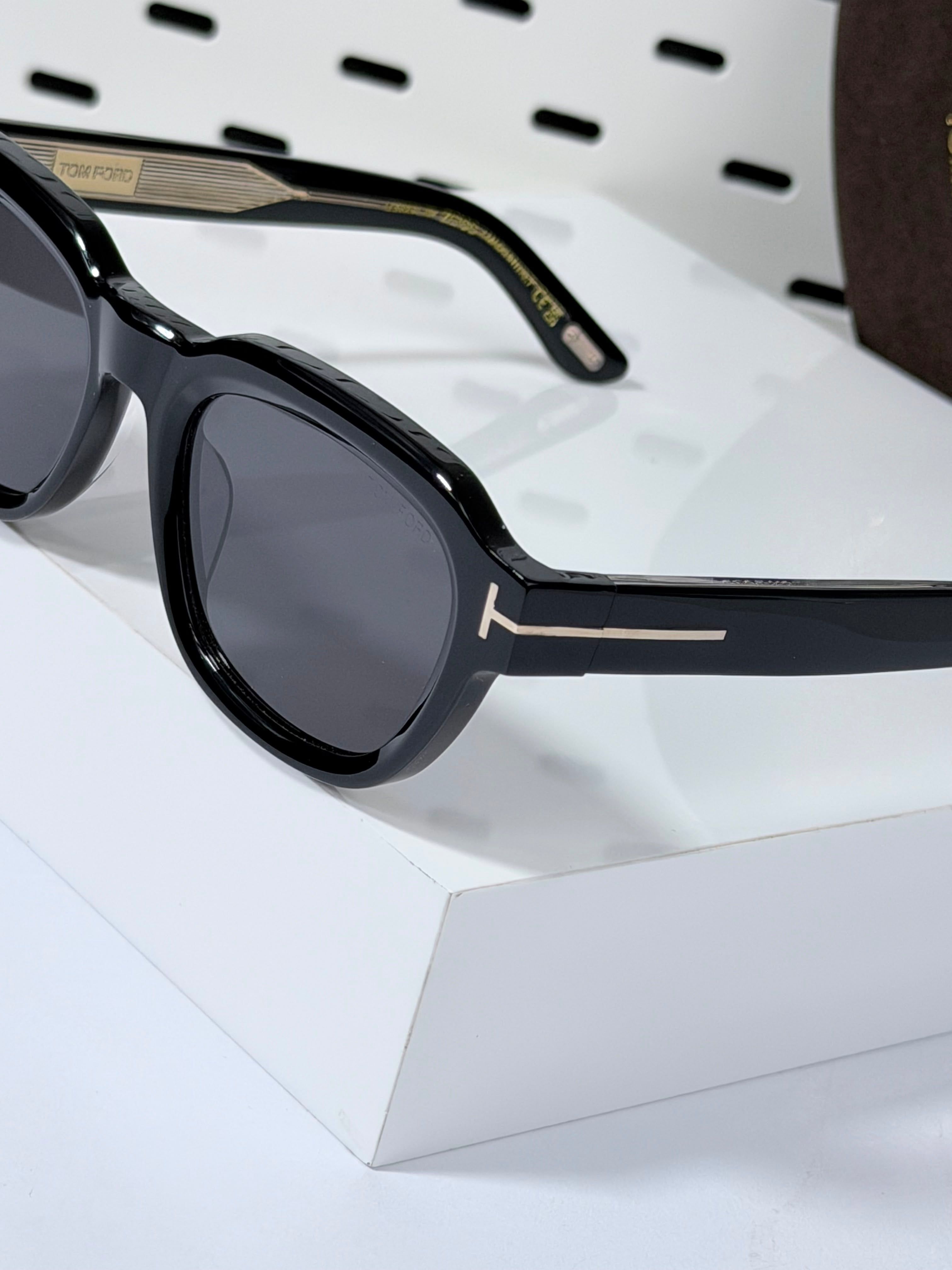 TOM FORD | T011