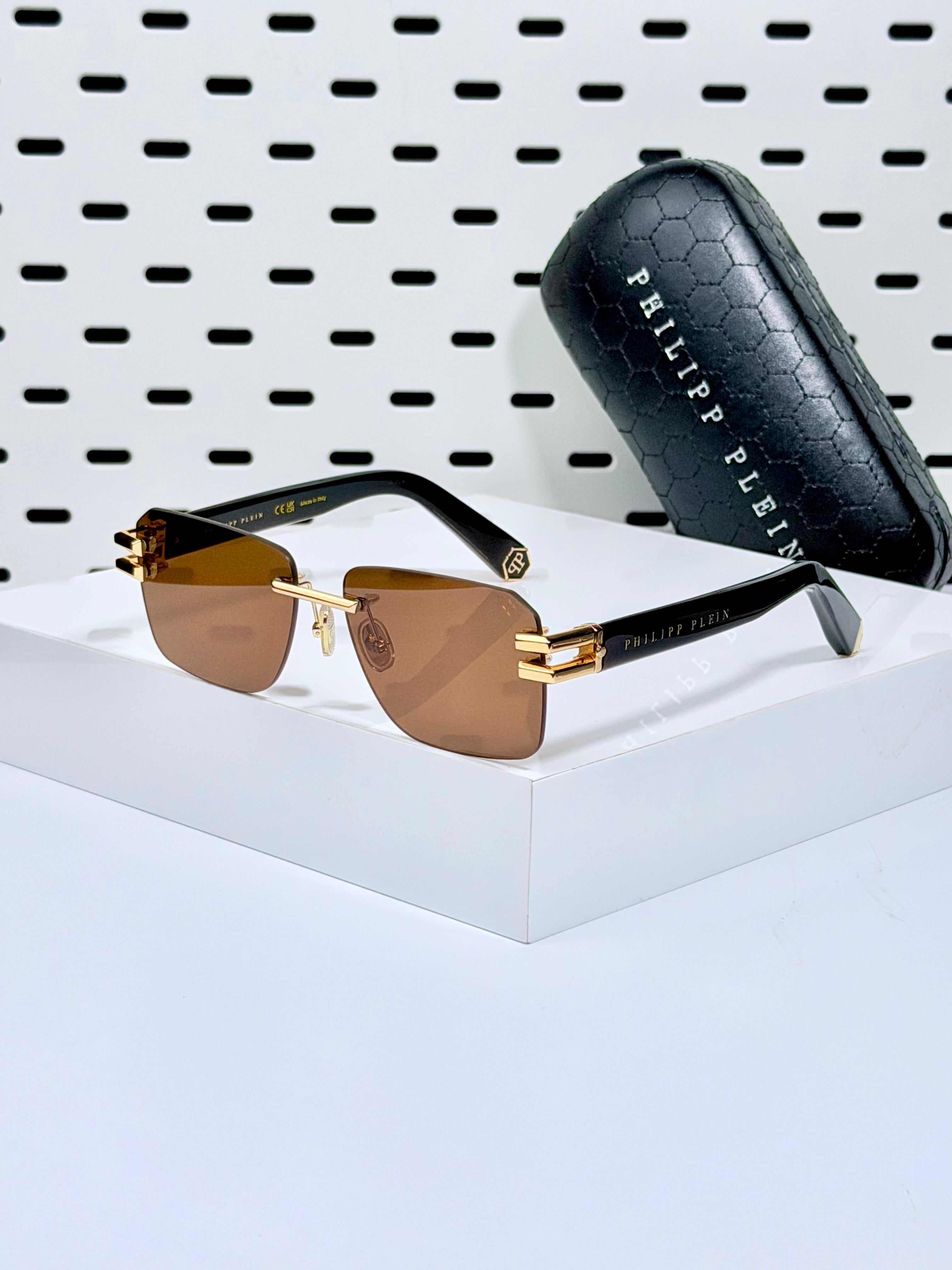 PHILIPP PLIEN | P007