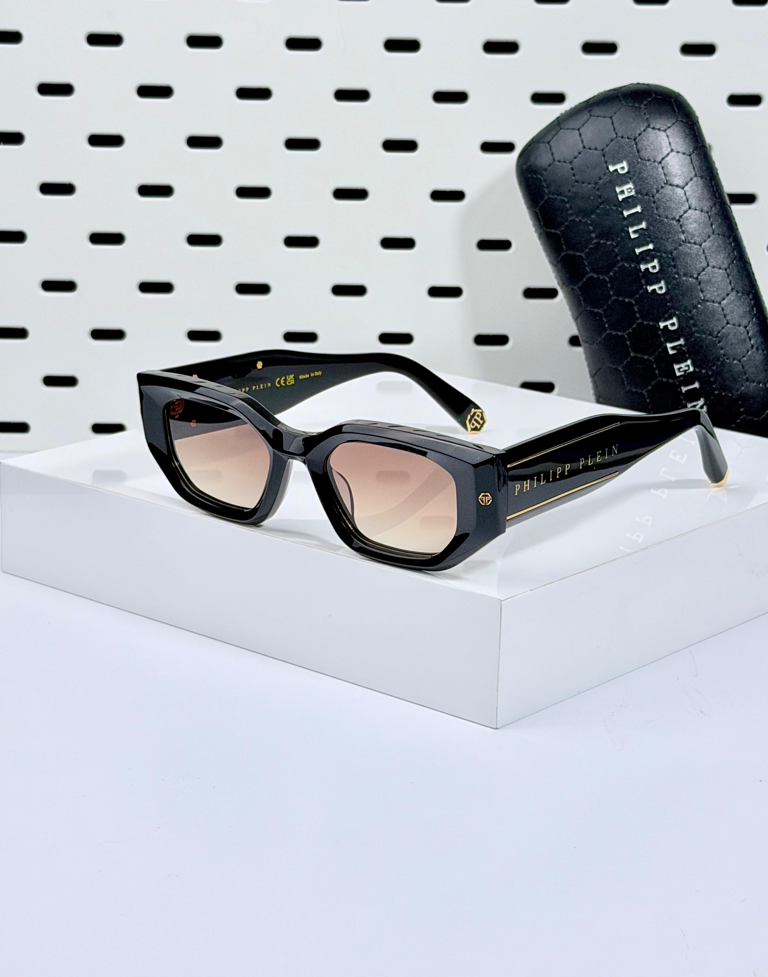 PHILIPP PLIEN | P010