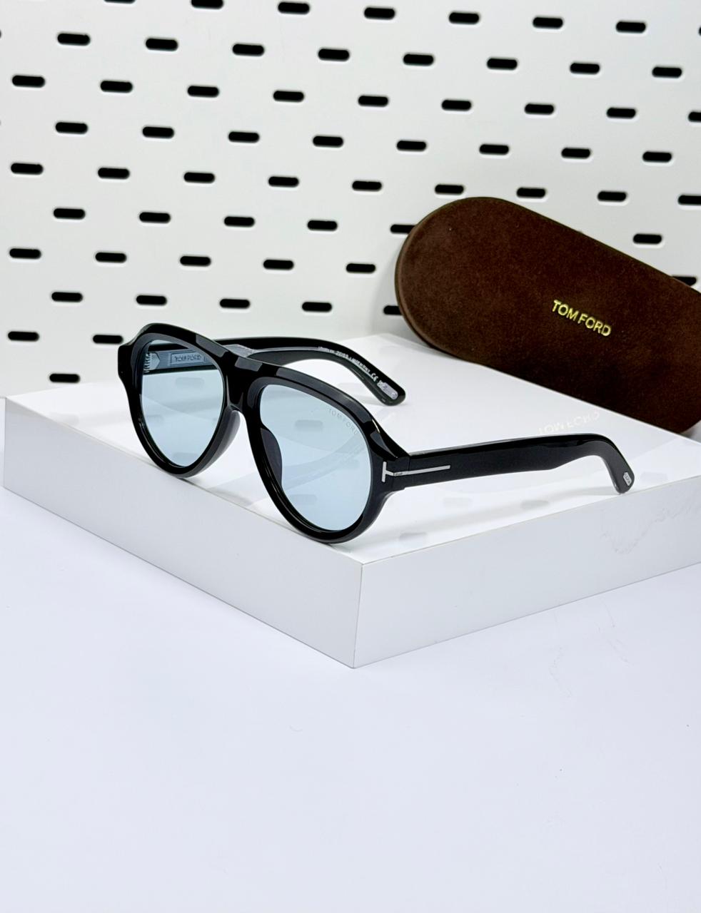 TOM FORD | T07