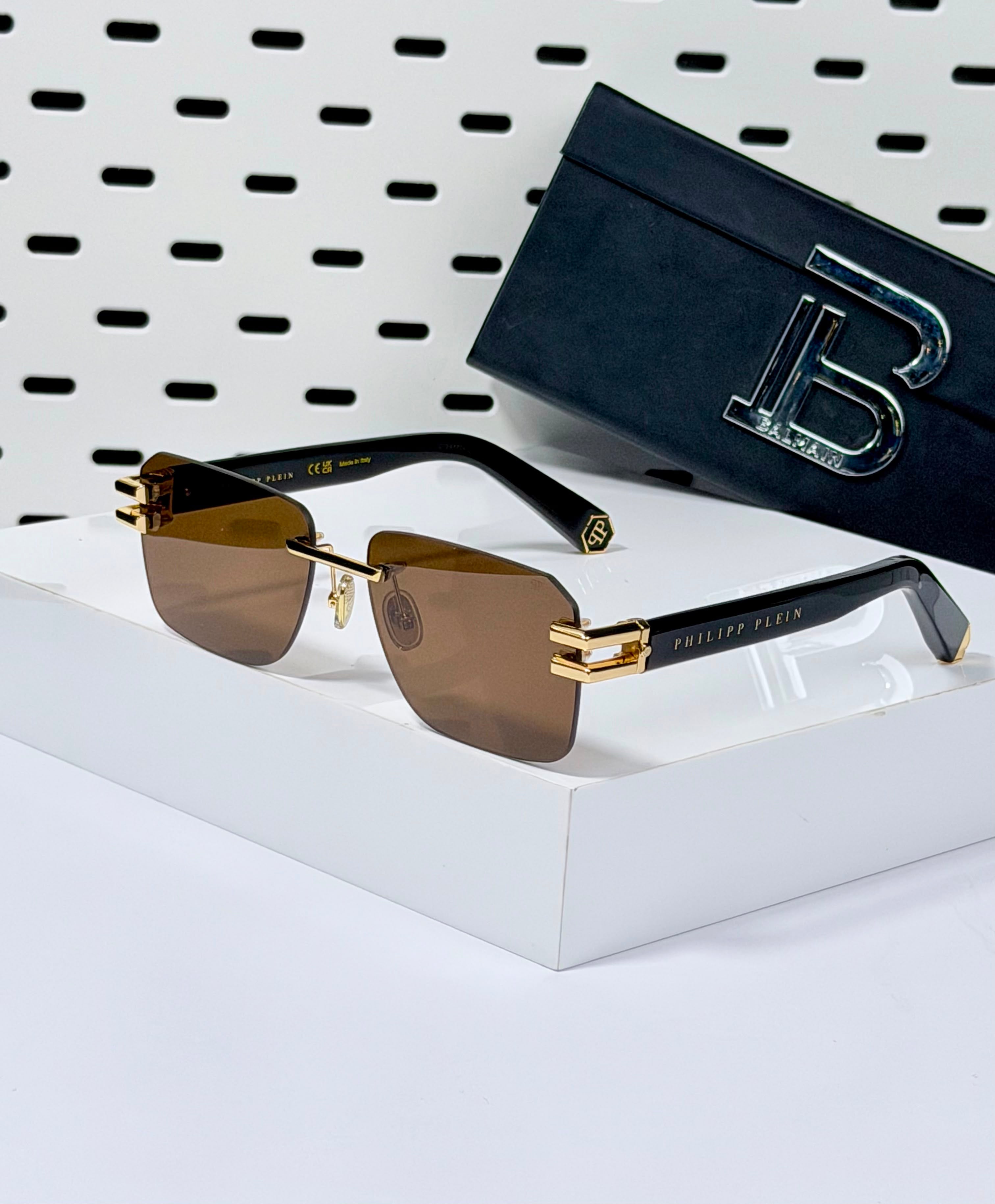 PHILIPP PLIEN | P007