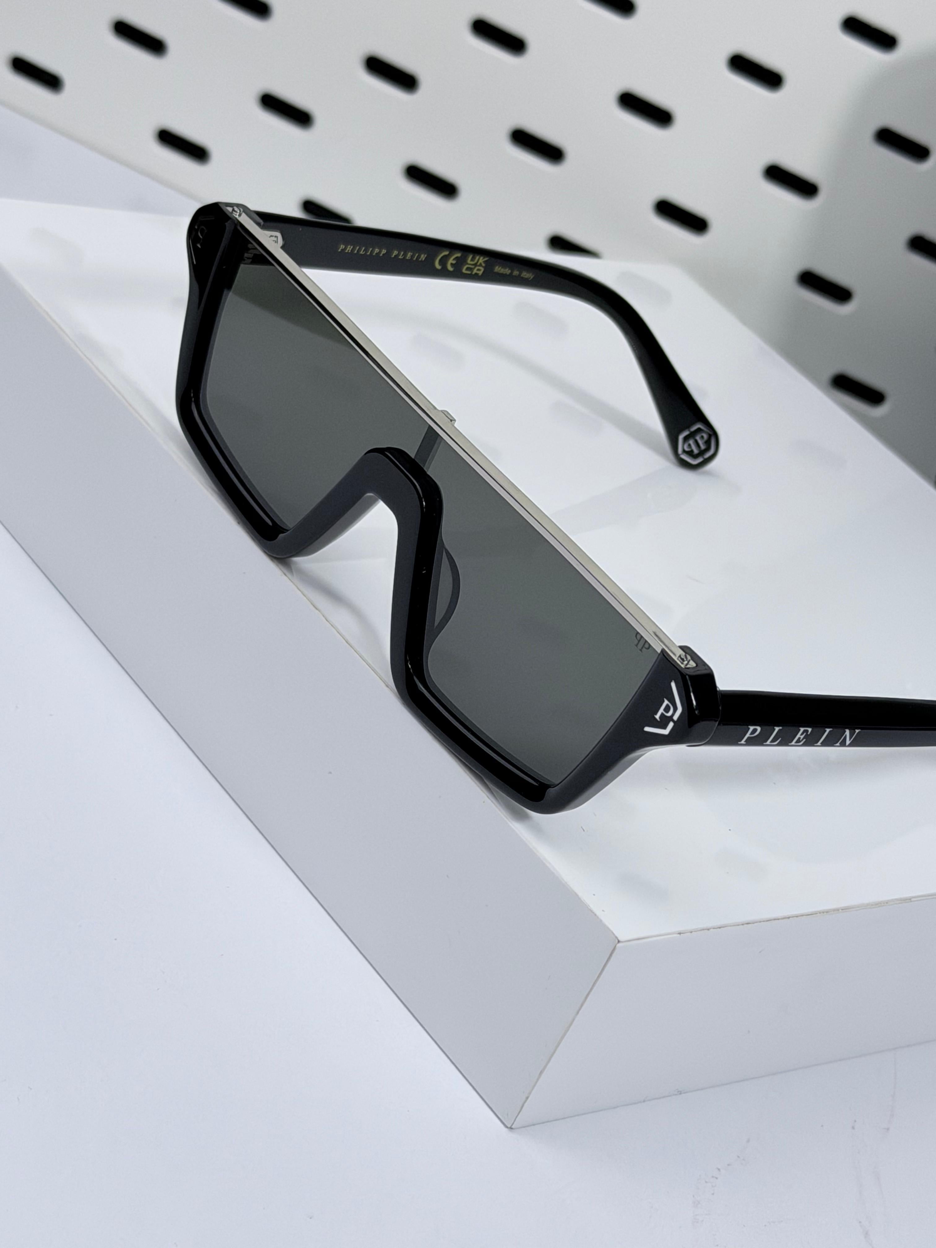 PHILIPP PLIEN | P009