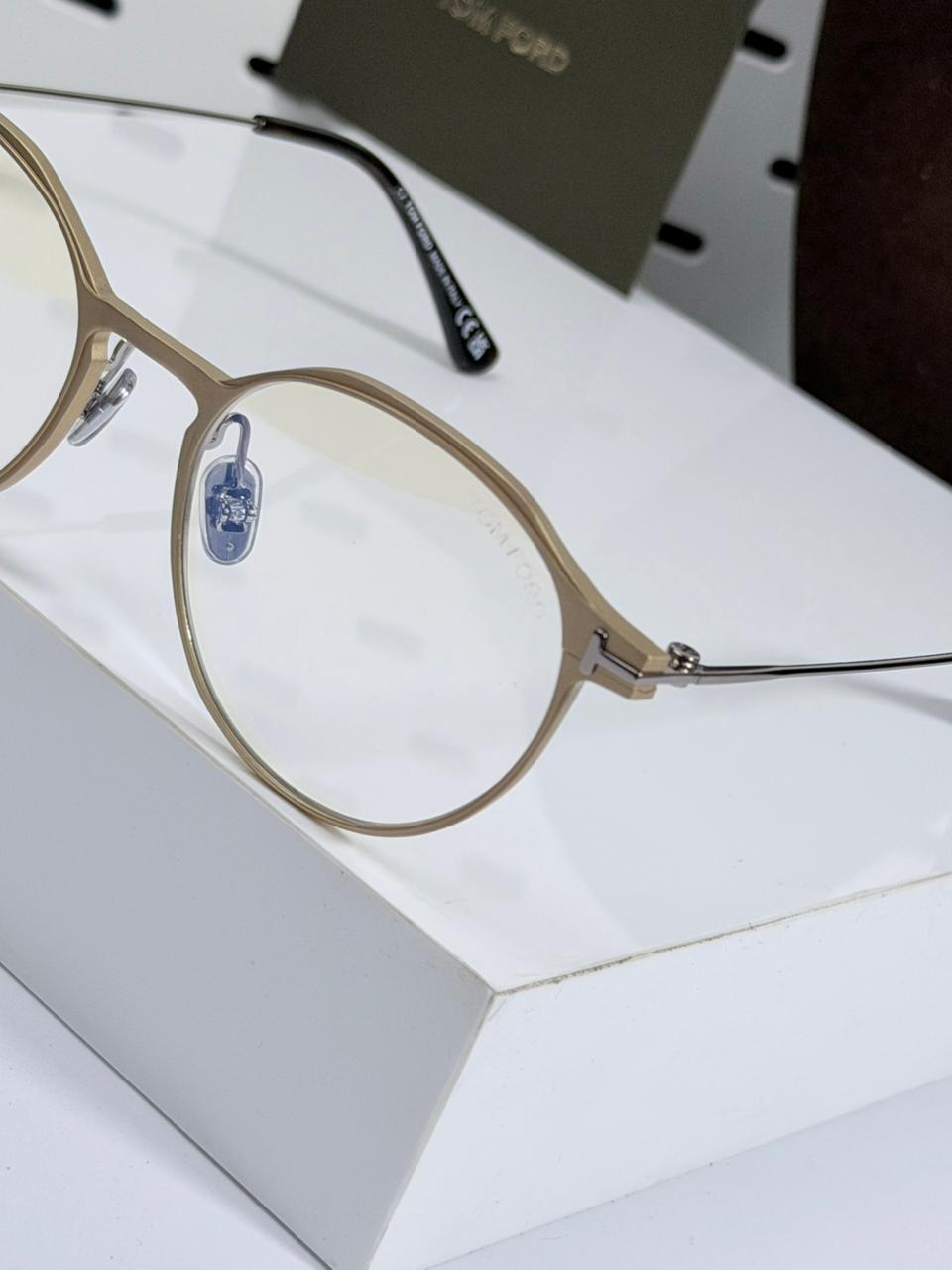 TOM FORD